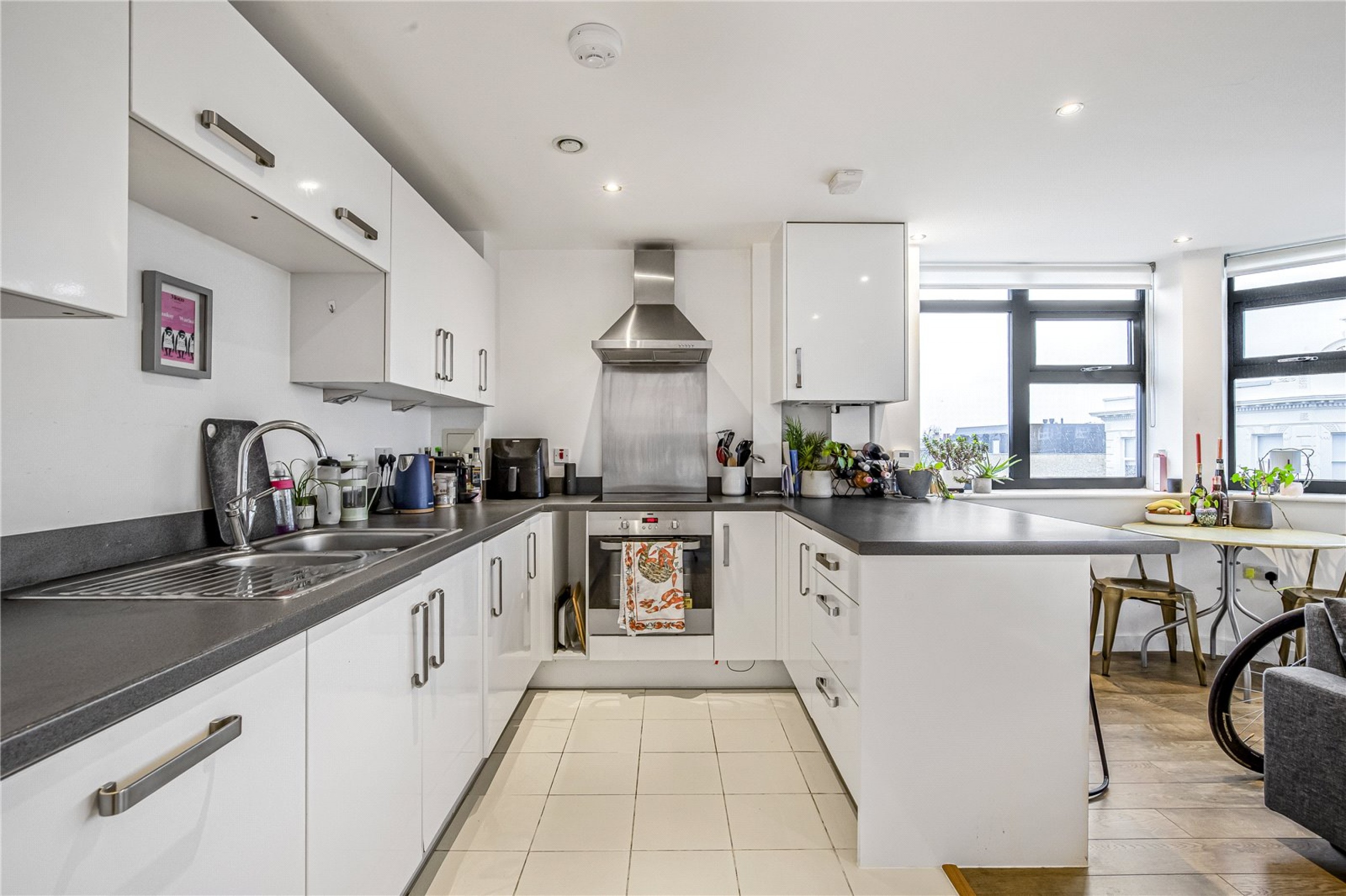 Images for London EAID:4101633374 BID:BLM