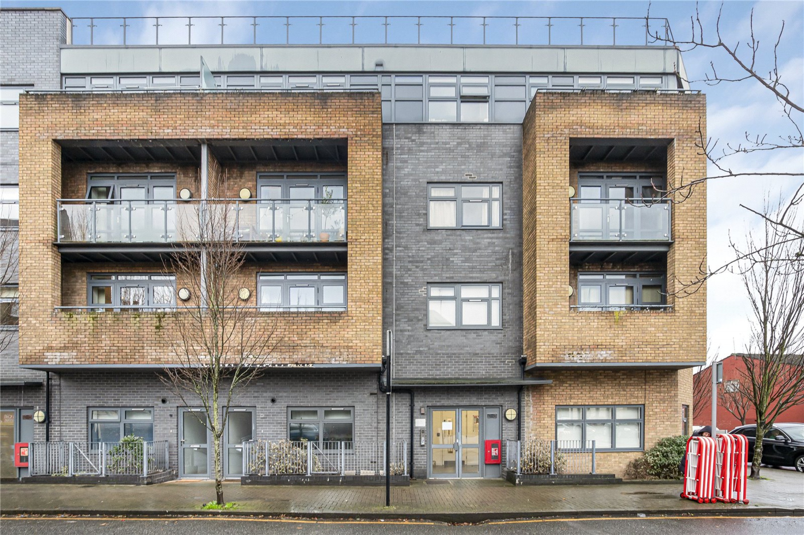 Images for London EAID:4101633374 BID:BLM