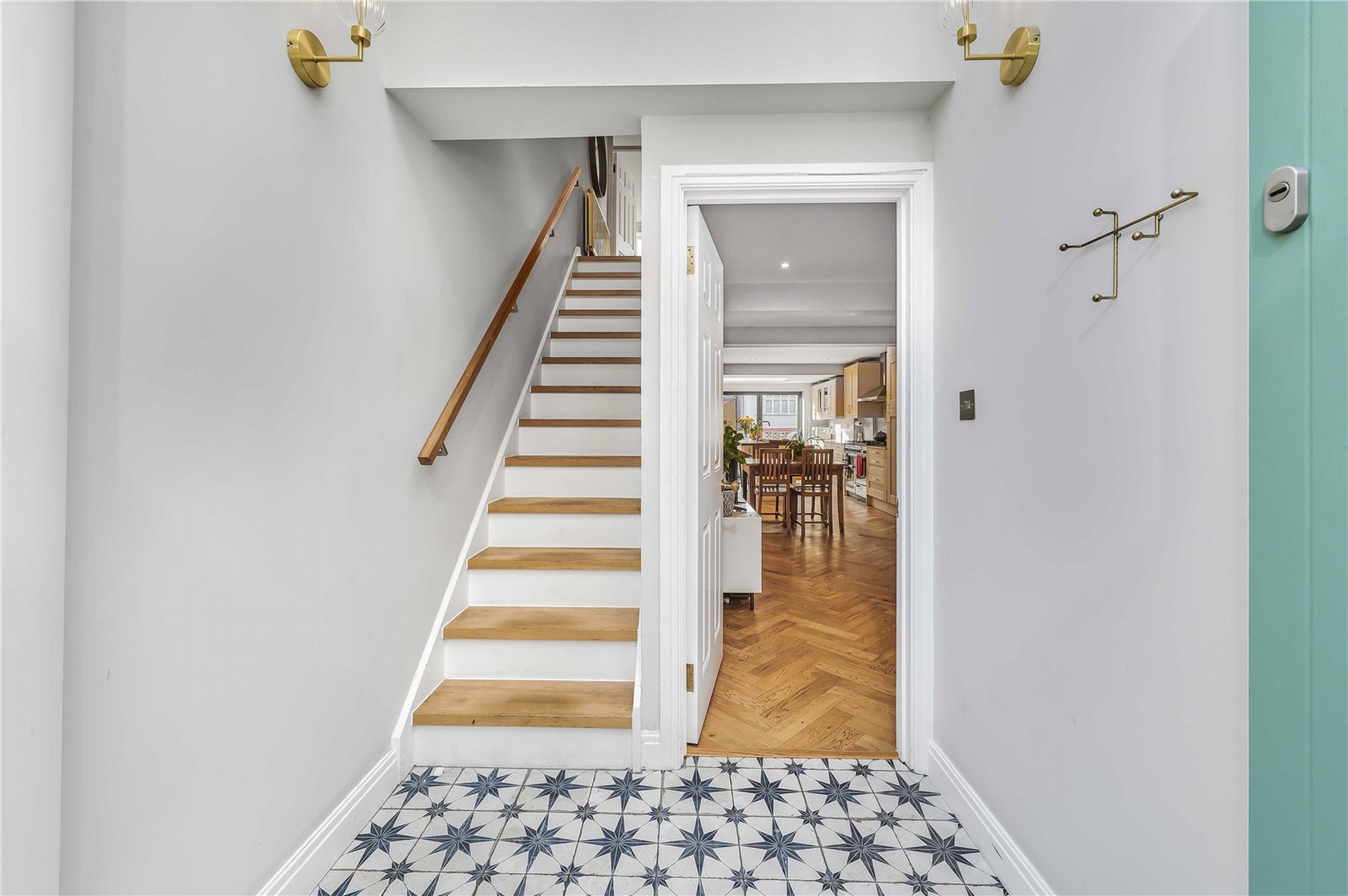 Images for London EAID:4101633374 BID:BLM