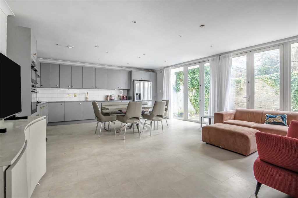 Images for London EAID:4101633374 BID:BLM