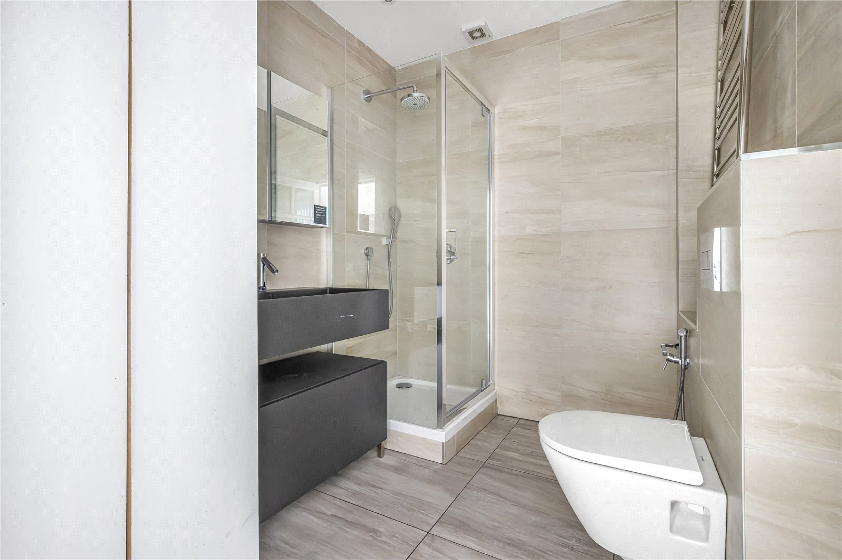 Images for London EAID:4101633374 BID:BLM