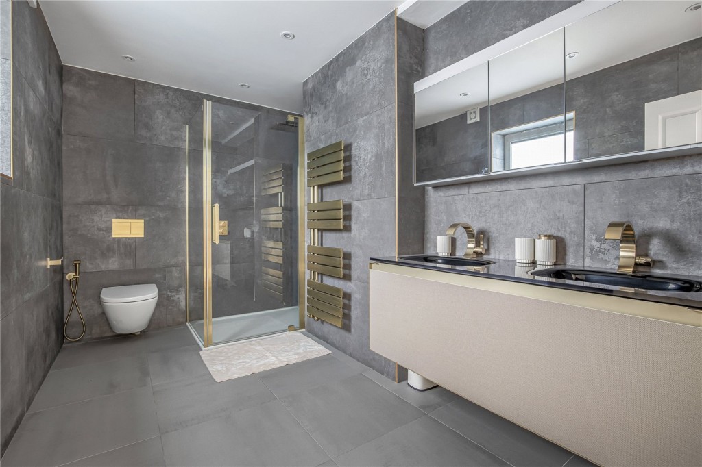 Images for London EAID:4101633374 BID:BLM