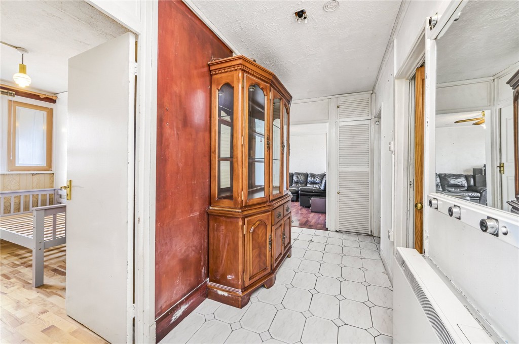 Images for London EAID:4101633374 BID:BLM