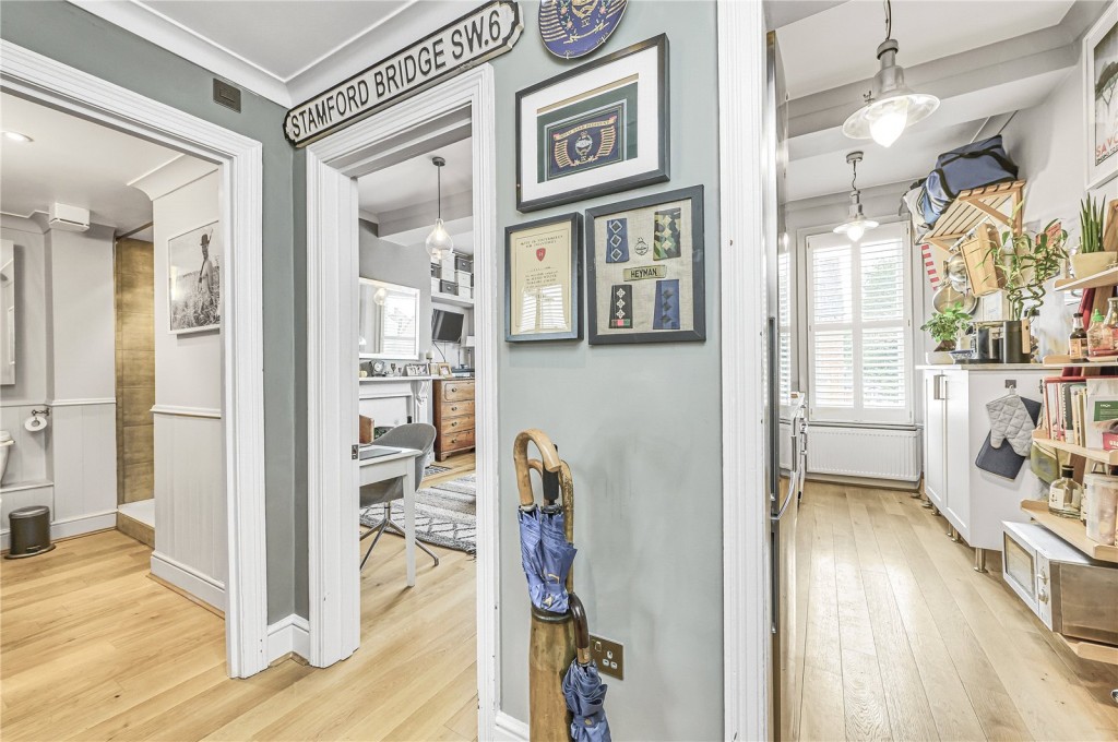 Images for London EAID:4101633374 BID:BLM