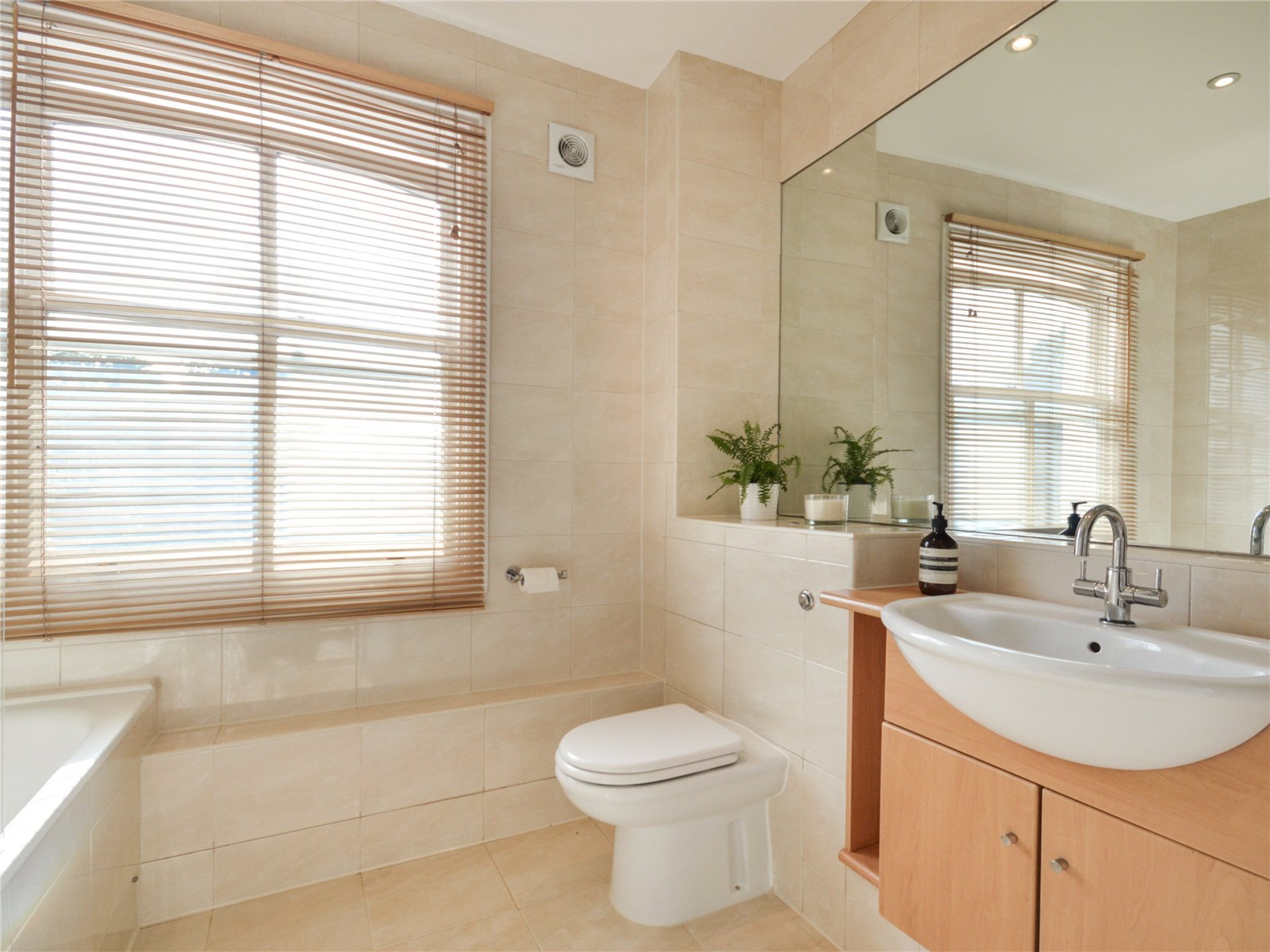 Images for London EAID:4101633374 BID:CLM