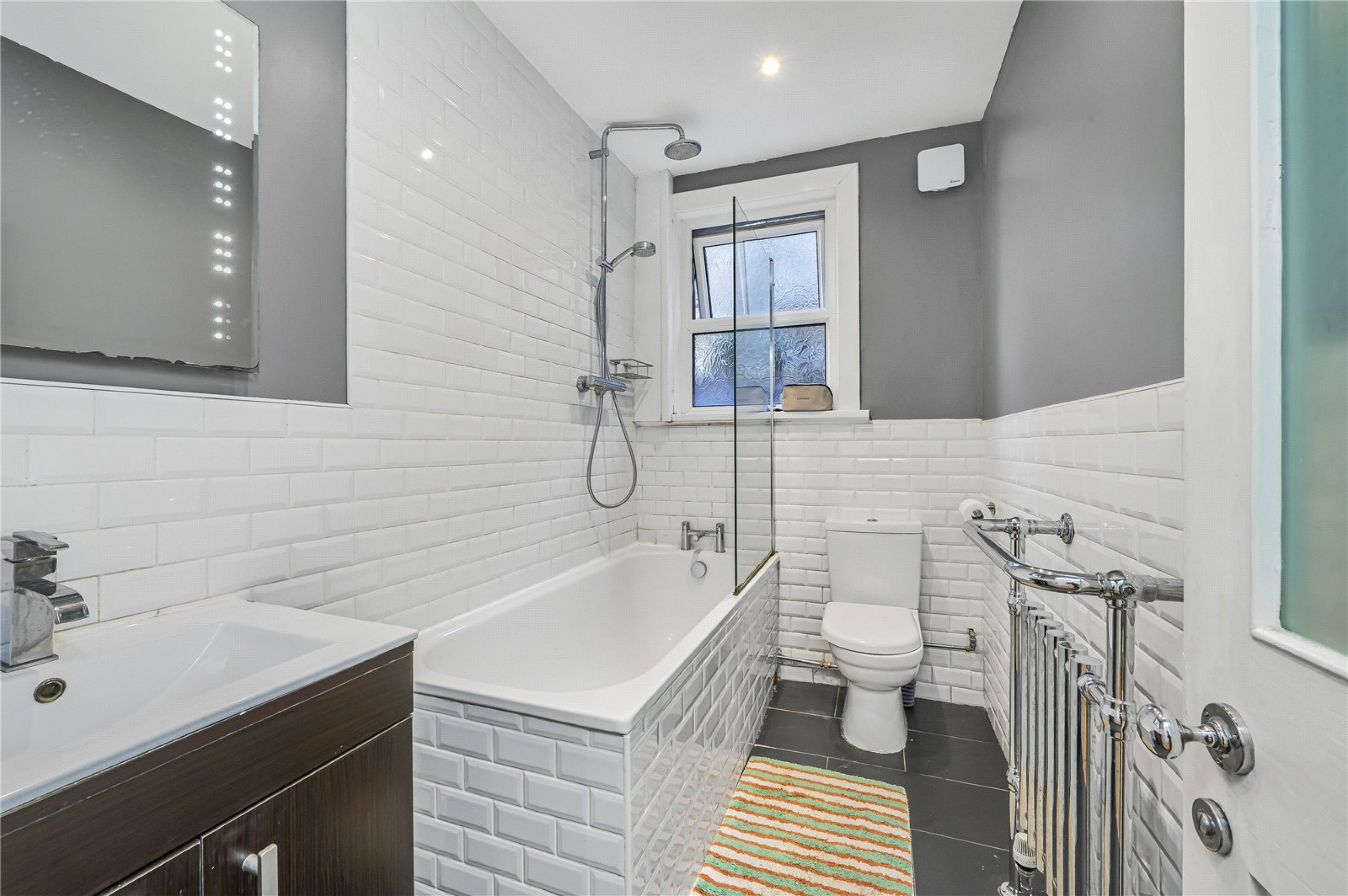 Images for London EAID:4101633374 BID:BLM