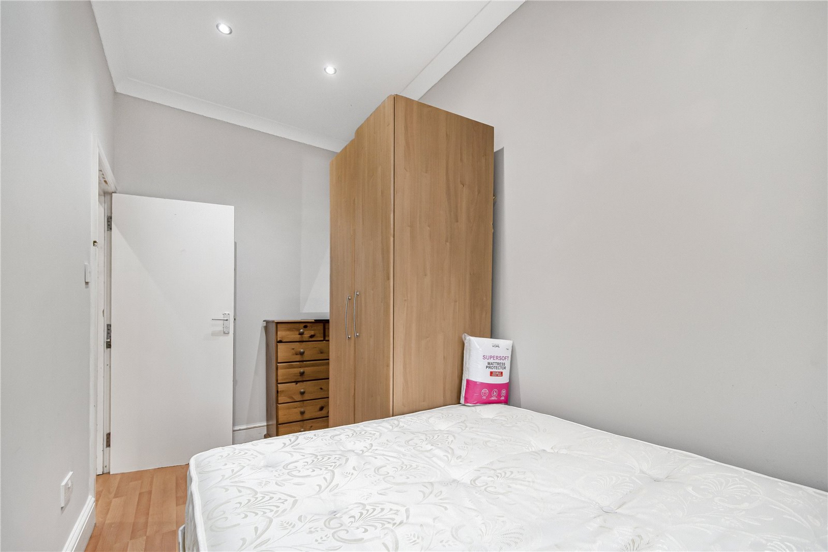 Images for London EAID:4101633374 BID:BLM