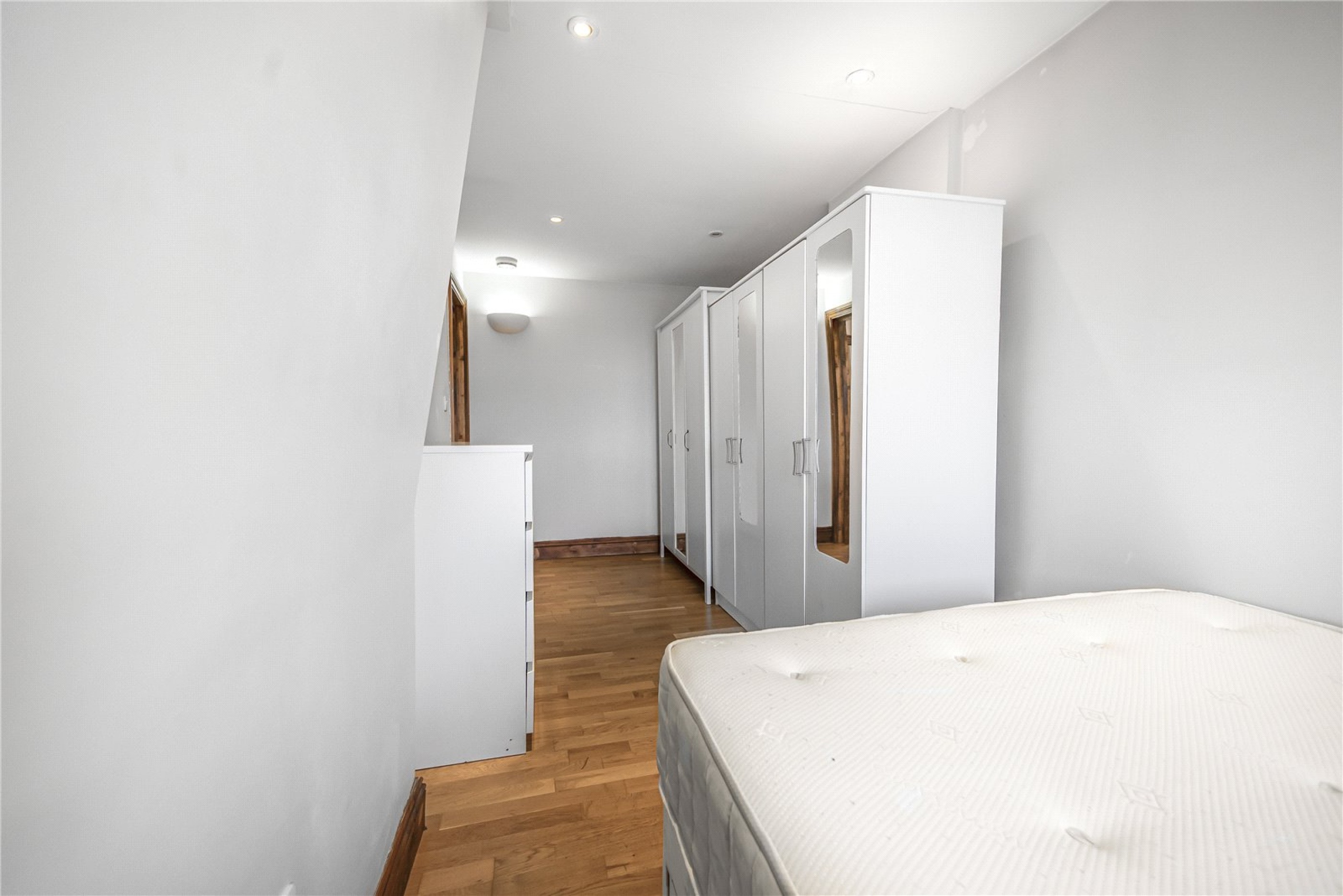 Images for London EAID:4101633374 BID:BLM