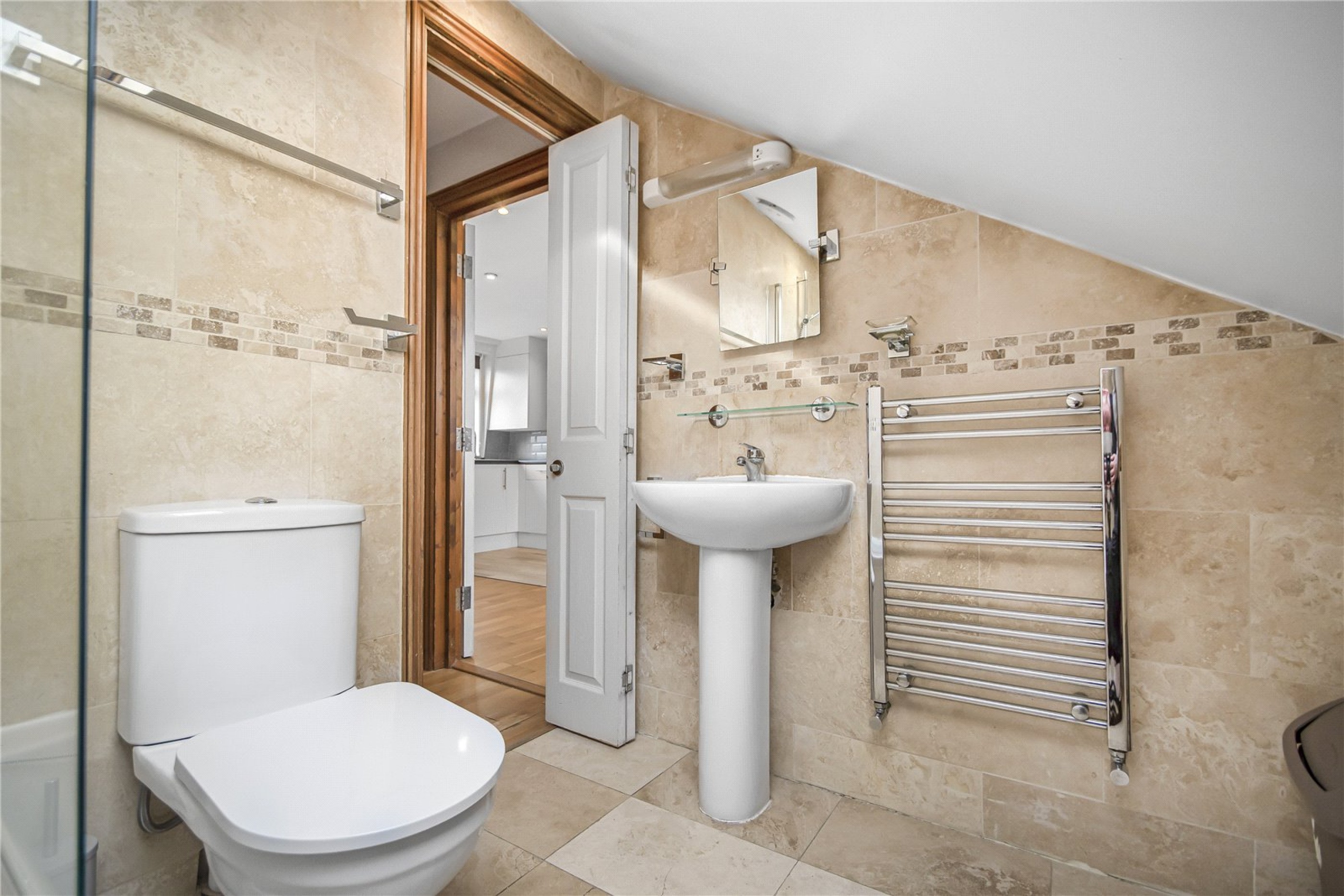 Images for London EAID:4101633374 BID:BLM