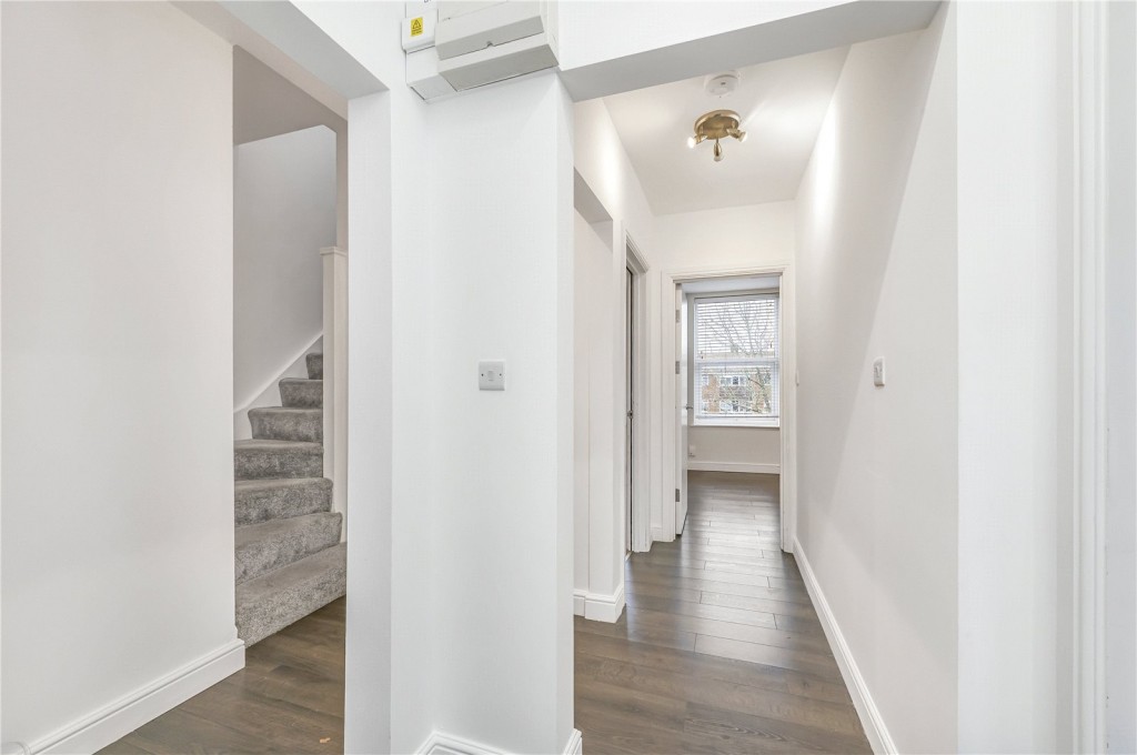 Images for London EAID:4101633374 BID:BLM