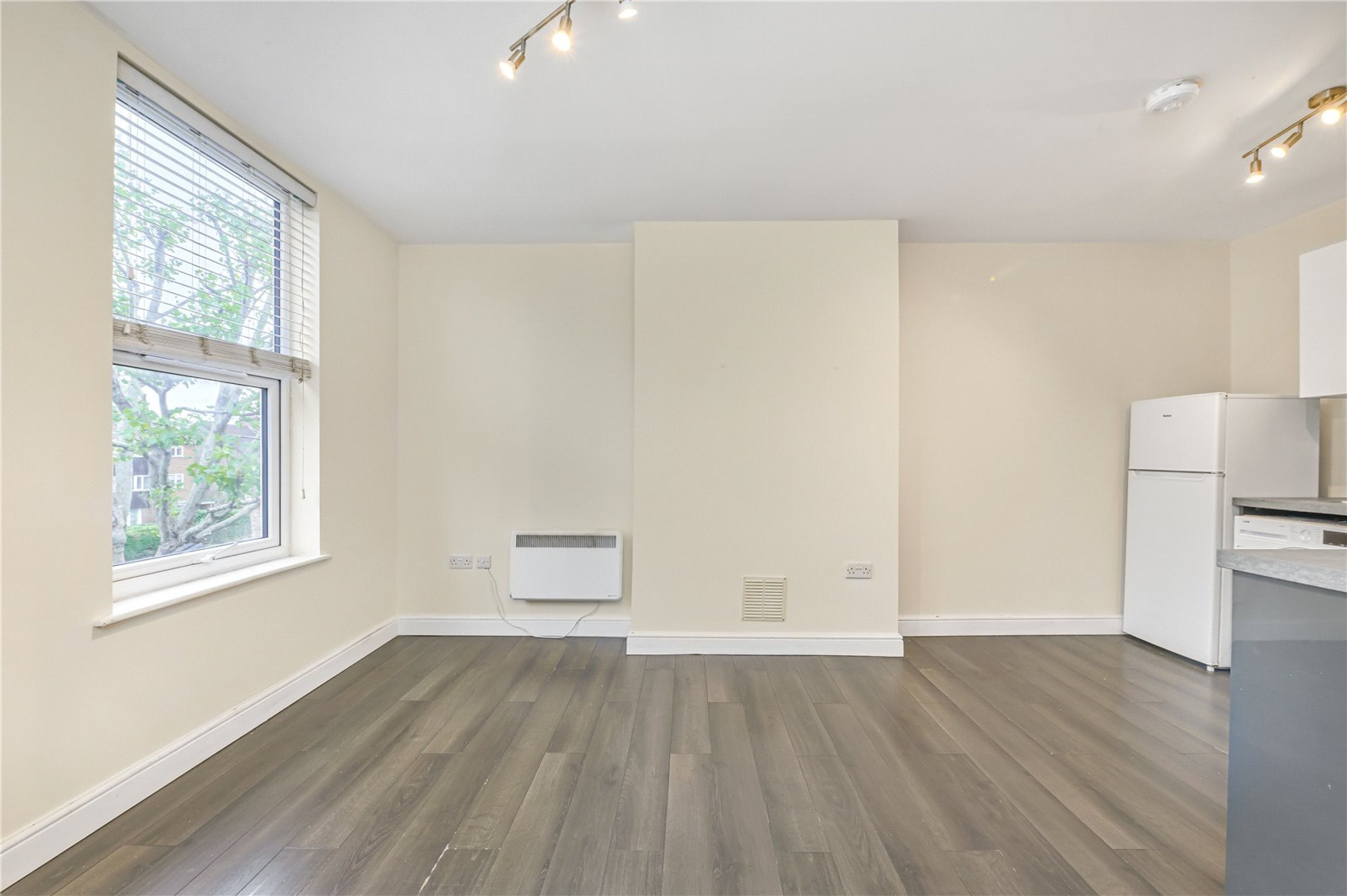 Images for London EAID:4101633374 BID:BLM