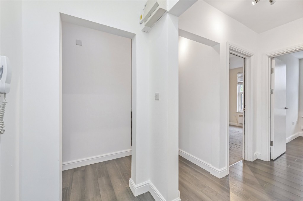 Images for London EAID:4101633374 BID:BLM