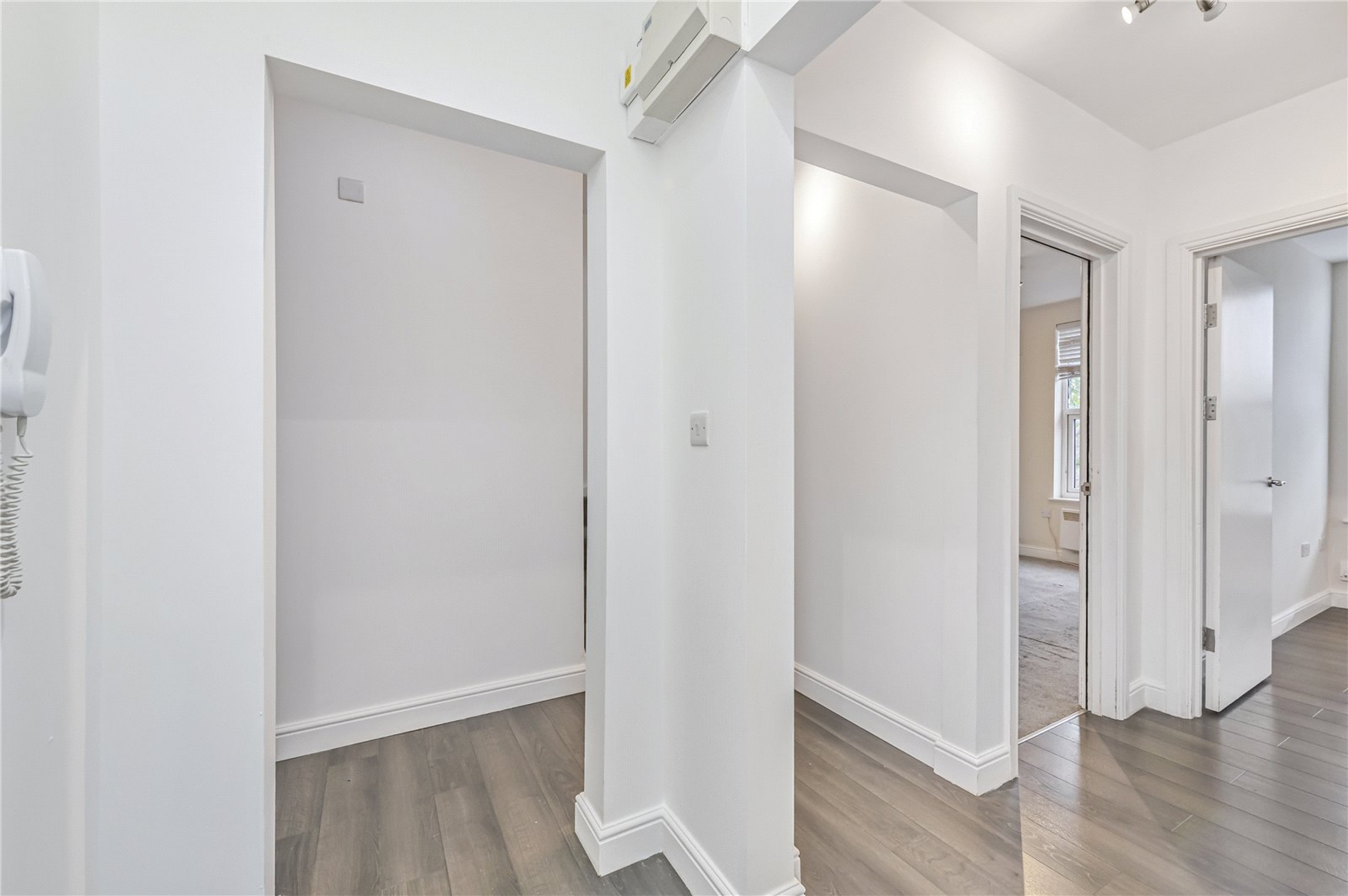 Images for London EAID:4101633374 BID:BLM