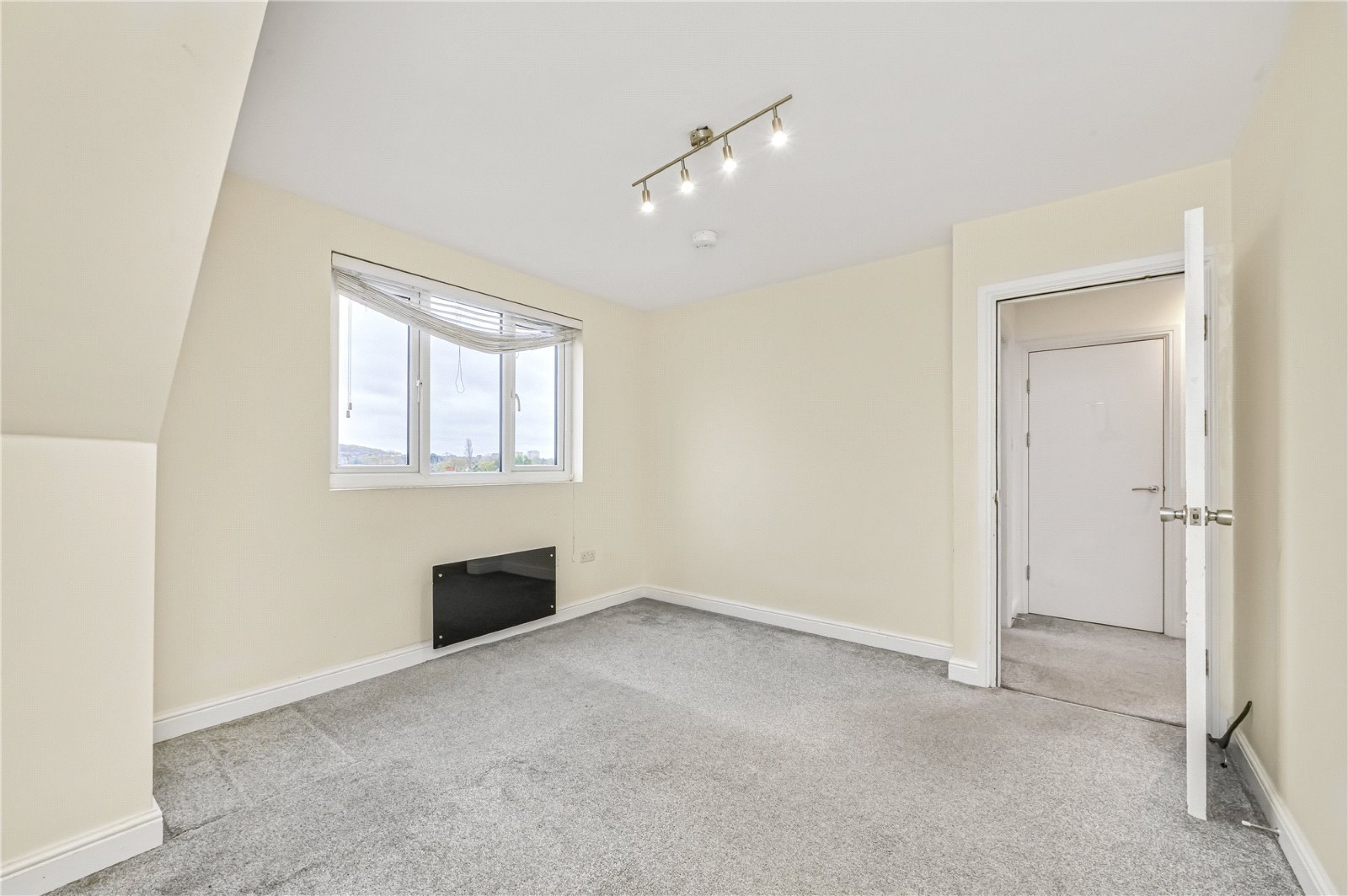 Images for London EAID:4101633374 BID:BLM