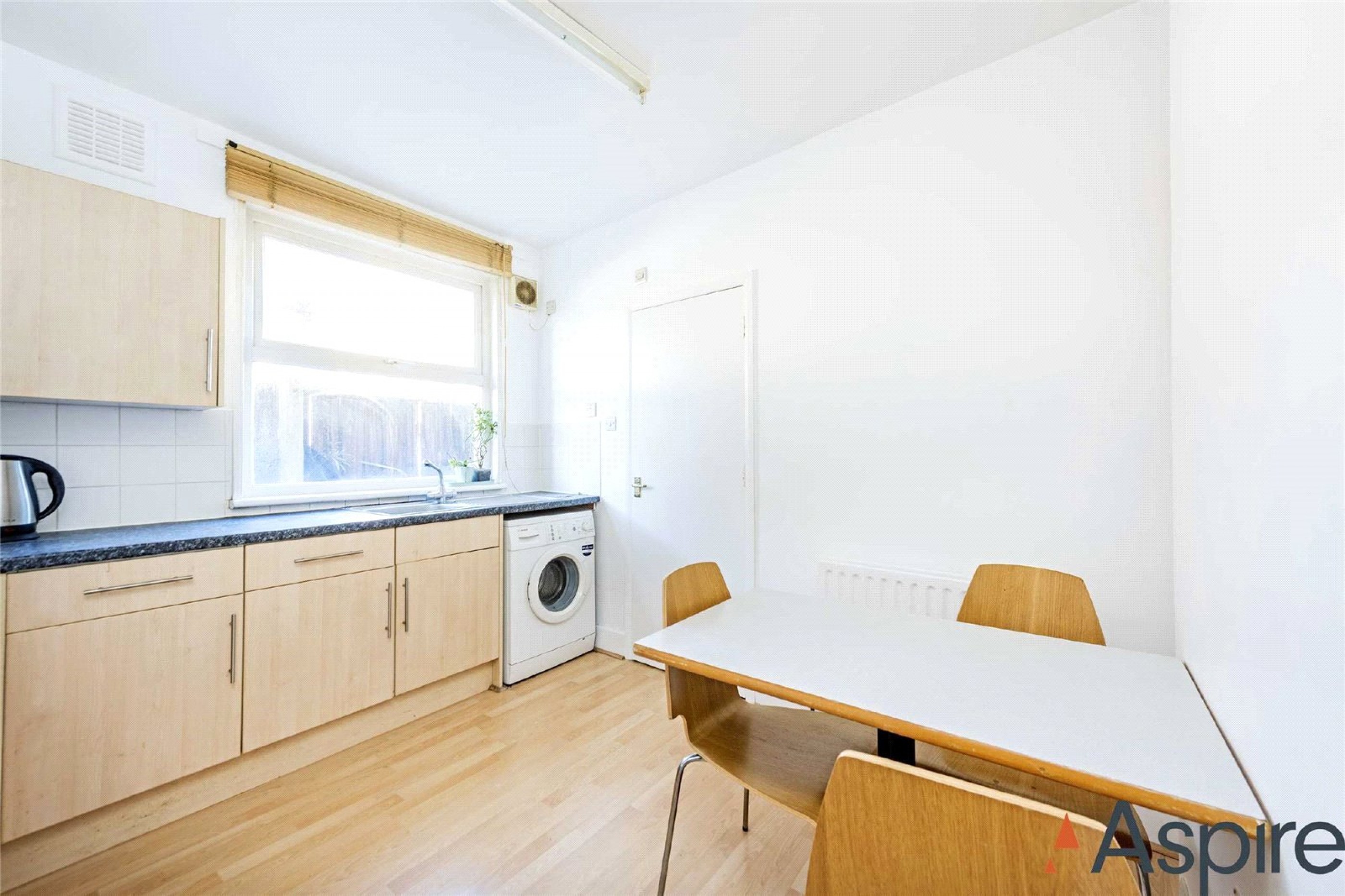 Images for London EAID:4101633374 BID:BLM