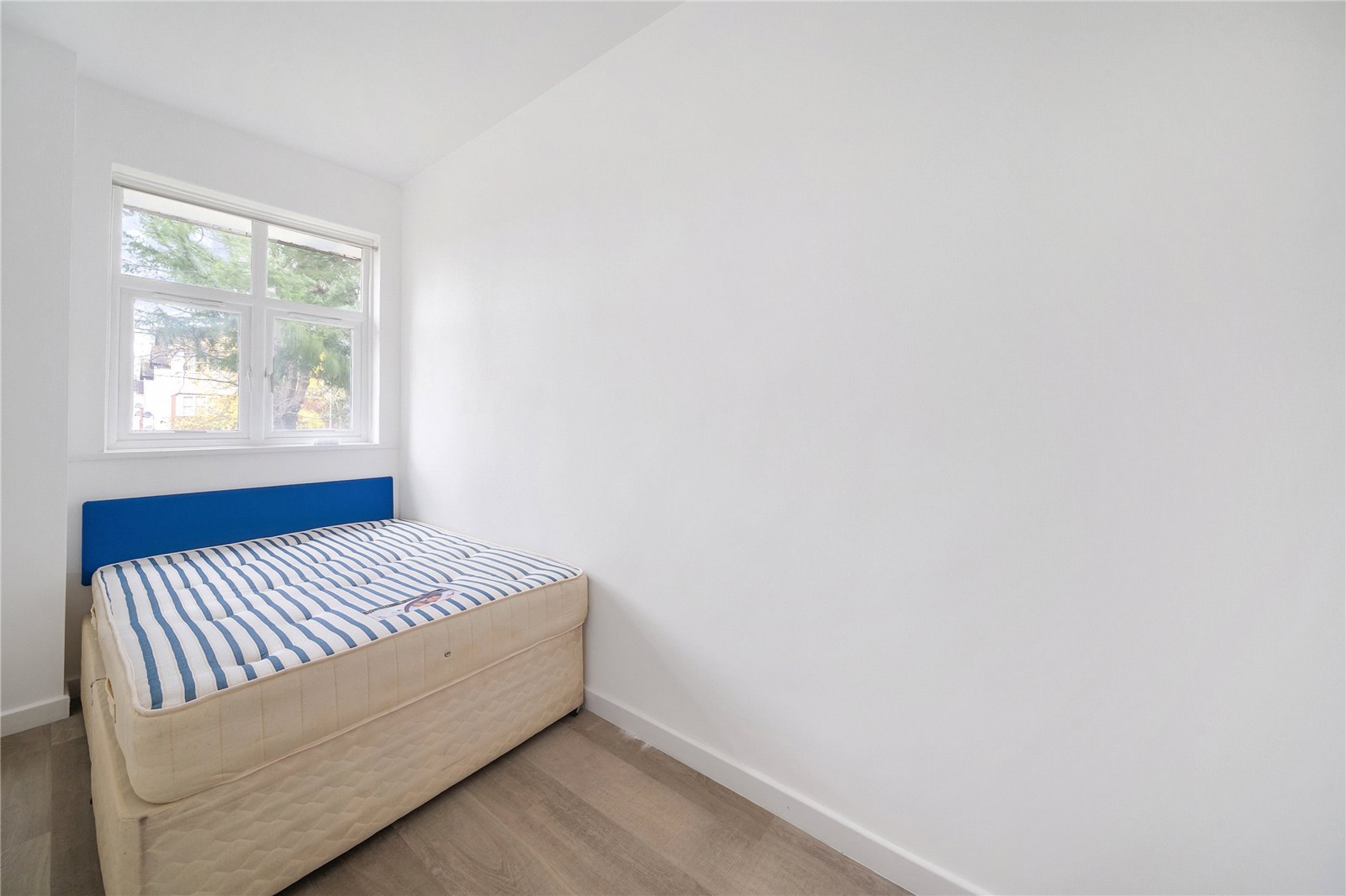 Images for London EAID:4101633374 BID:BLM