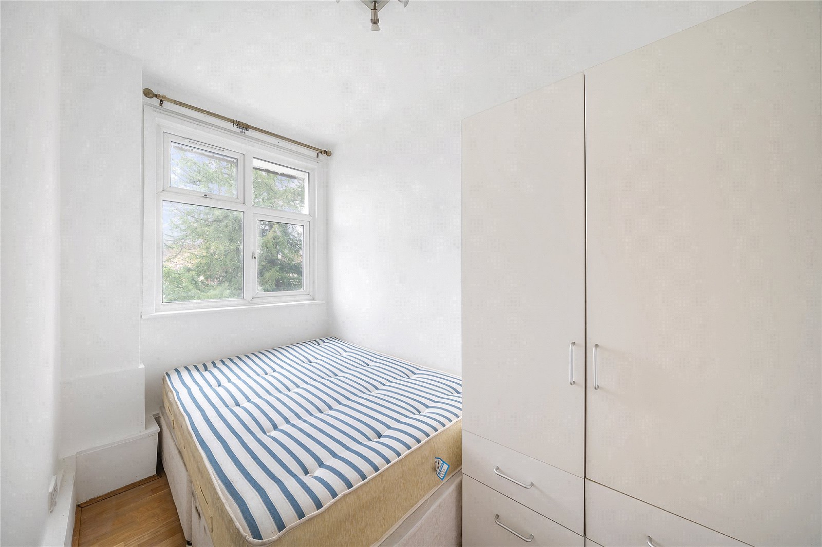 Images for London EAID:4101633374 BID:BLM