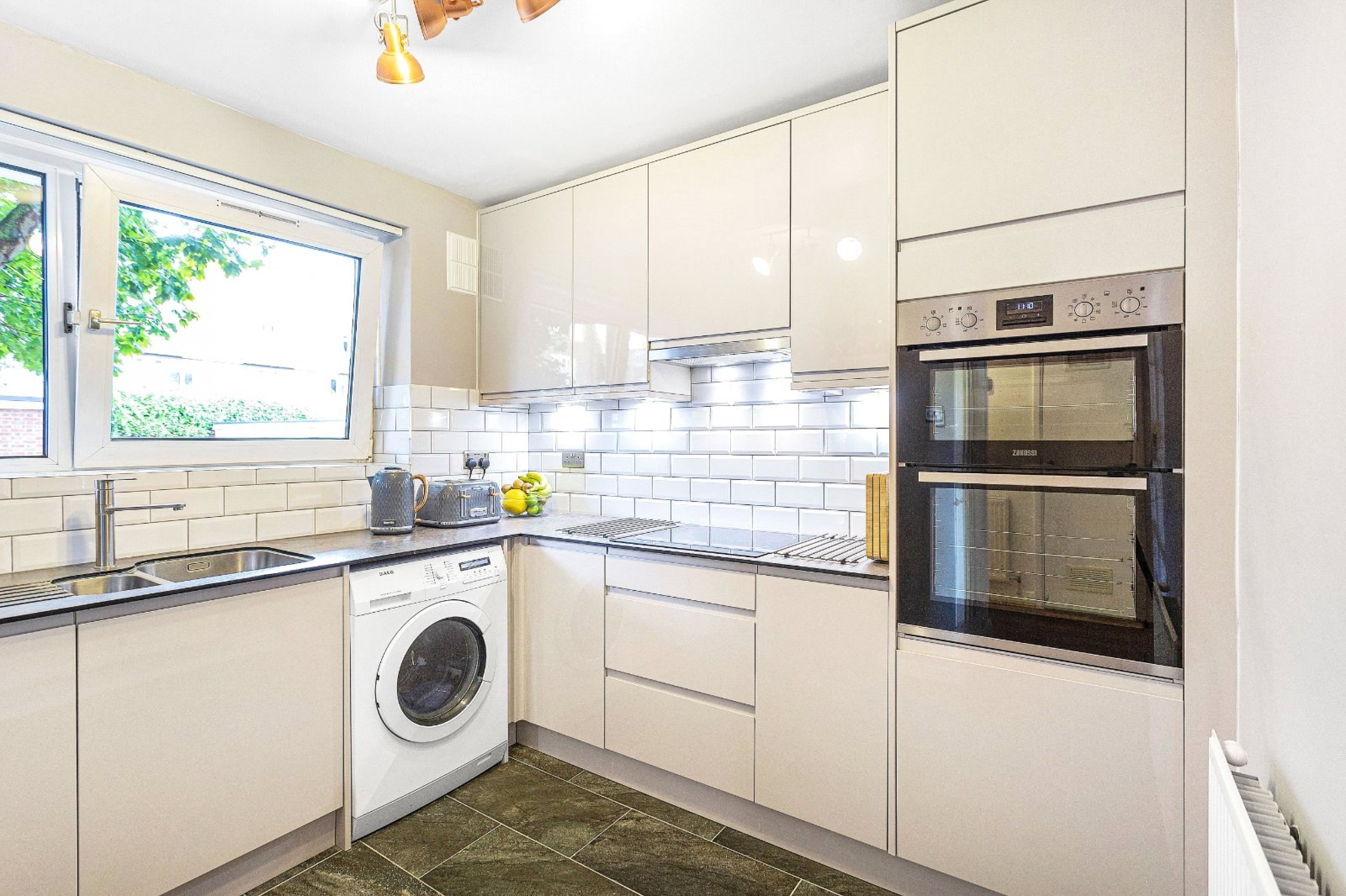 Images for Battersea High Street, London EAID:163099177 BID:BSE