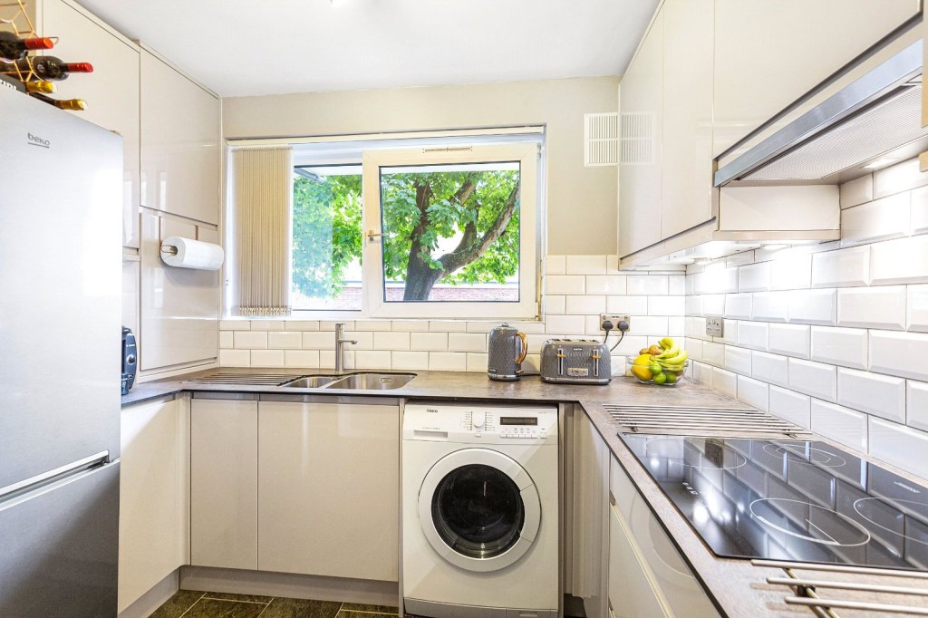 Images for Battersea High Street, London EAID:163099177 BID:BSE