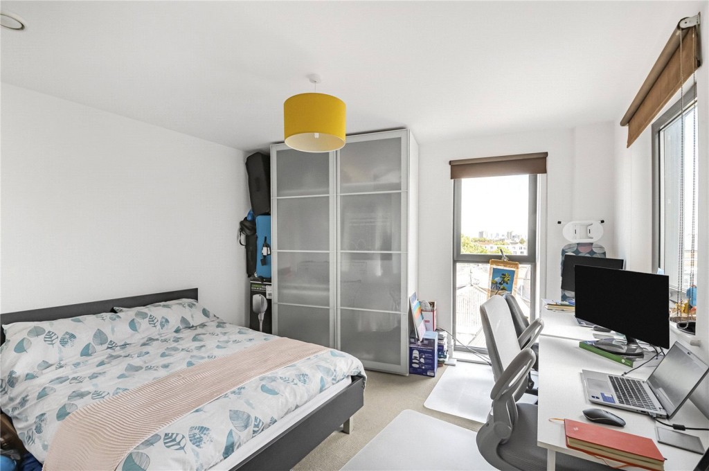 Images for London EAID:4101633374 BID:CLM