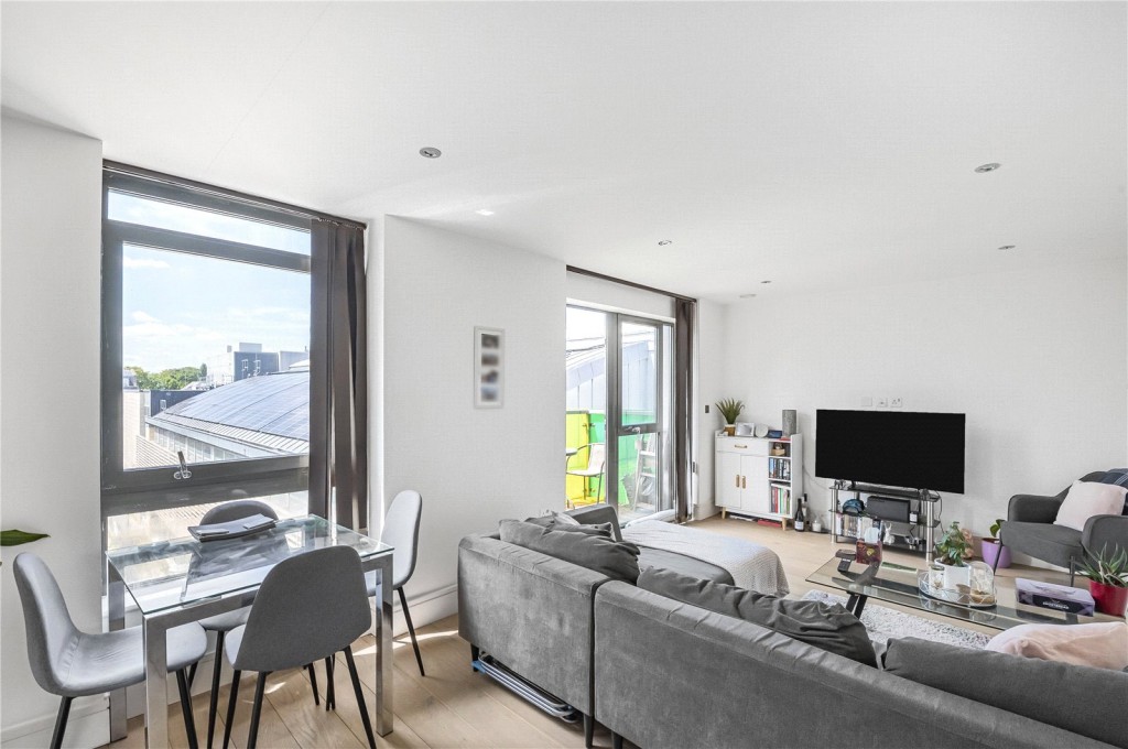 Images for London EAID:4101633374 BID:CLM