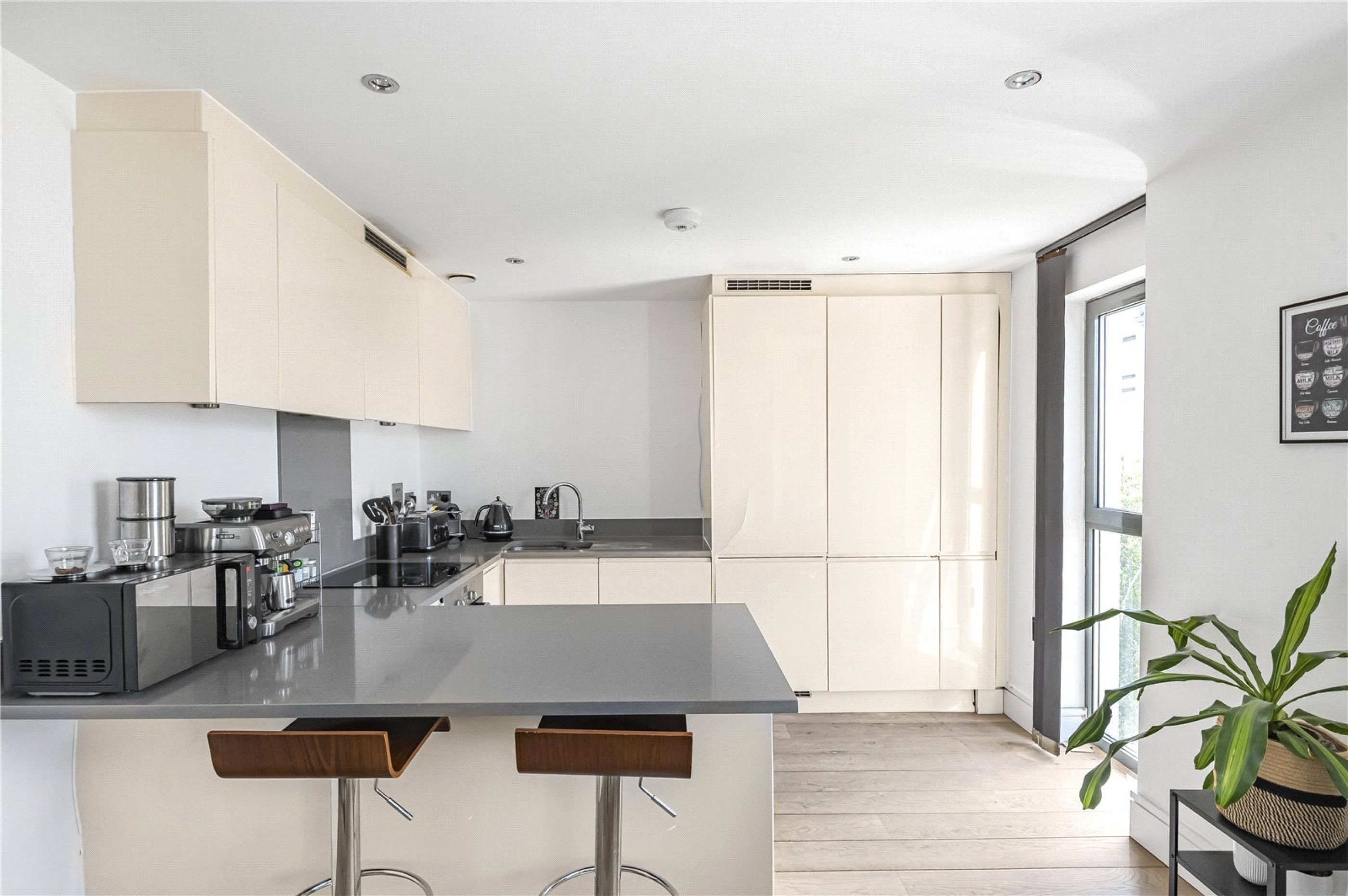 Images for London EAID:4101633374 BID:CLM