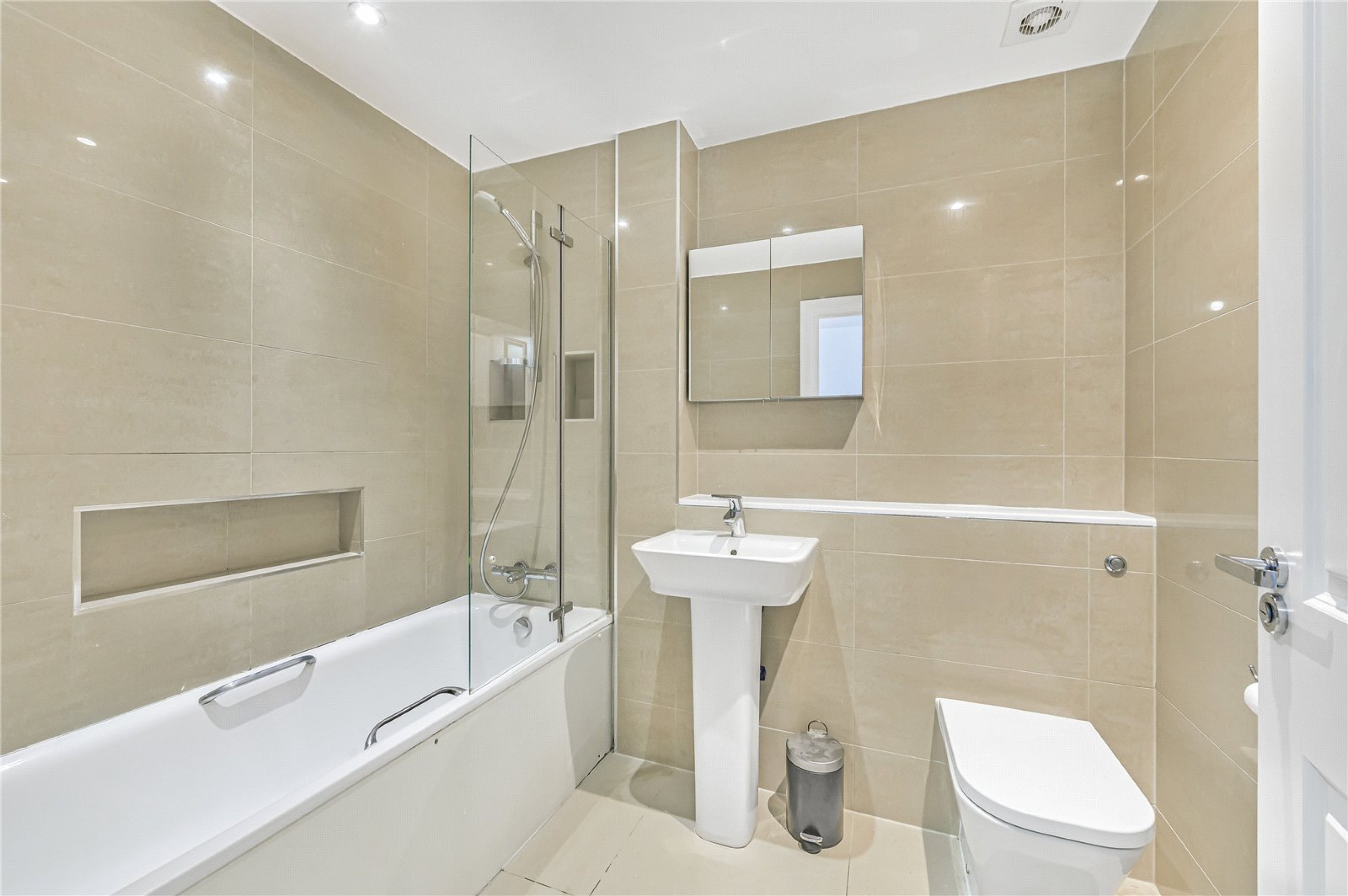 Images for London EAID:4101633374 BID:CLM