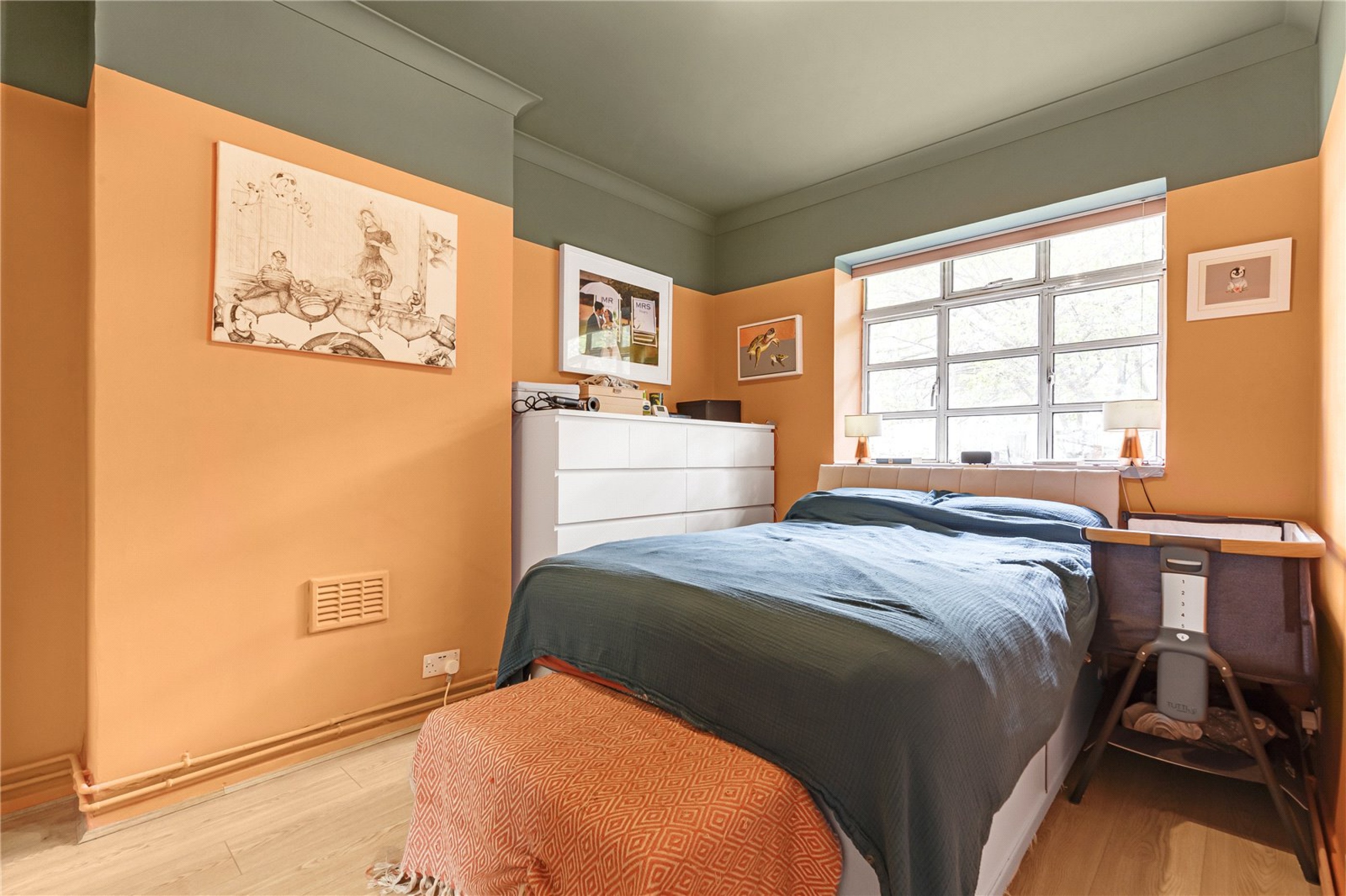 Images for London EAID:4101633374 BID:CLM