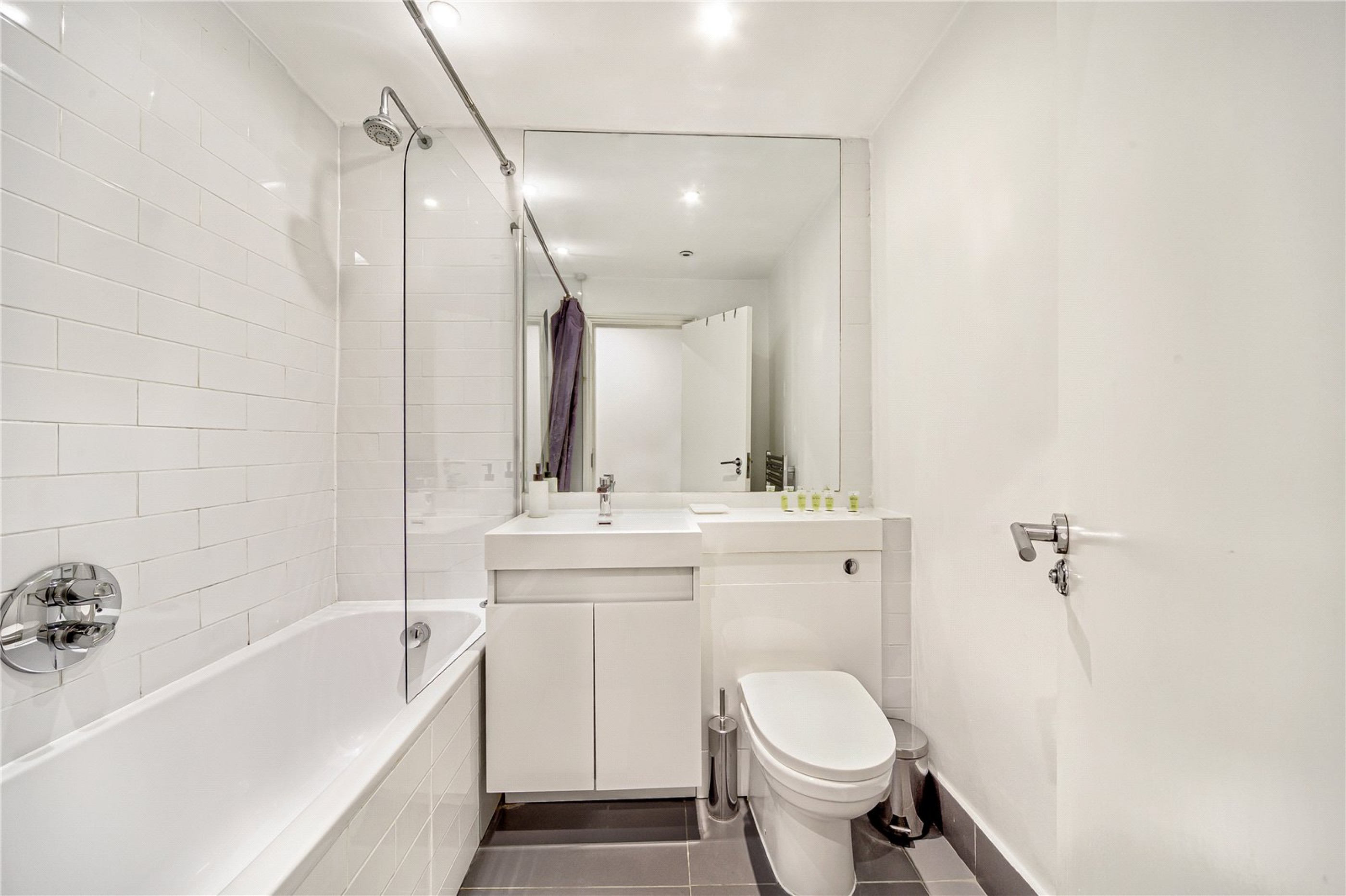 Images for London EAID:4101633374 BID:CLM