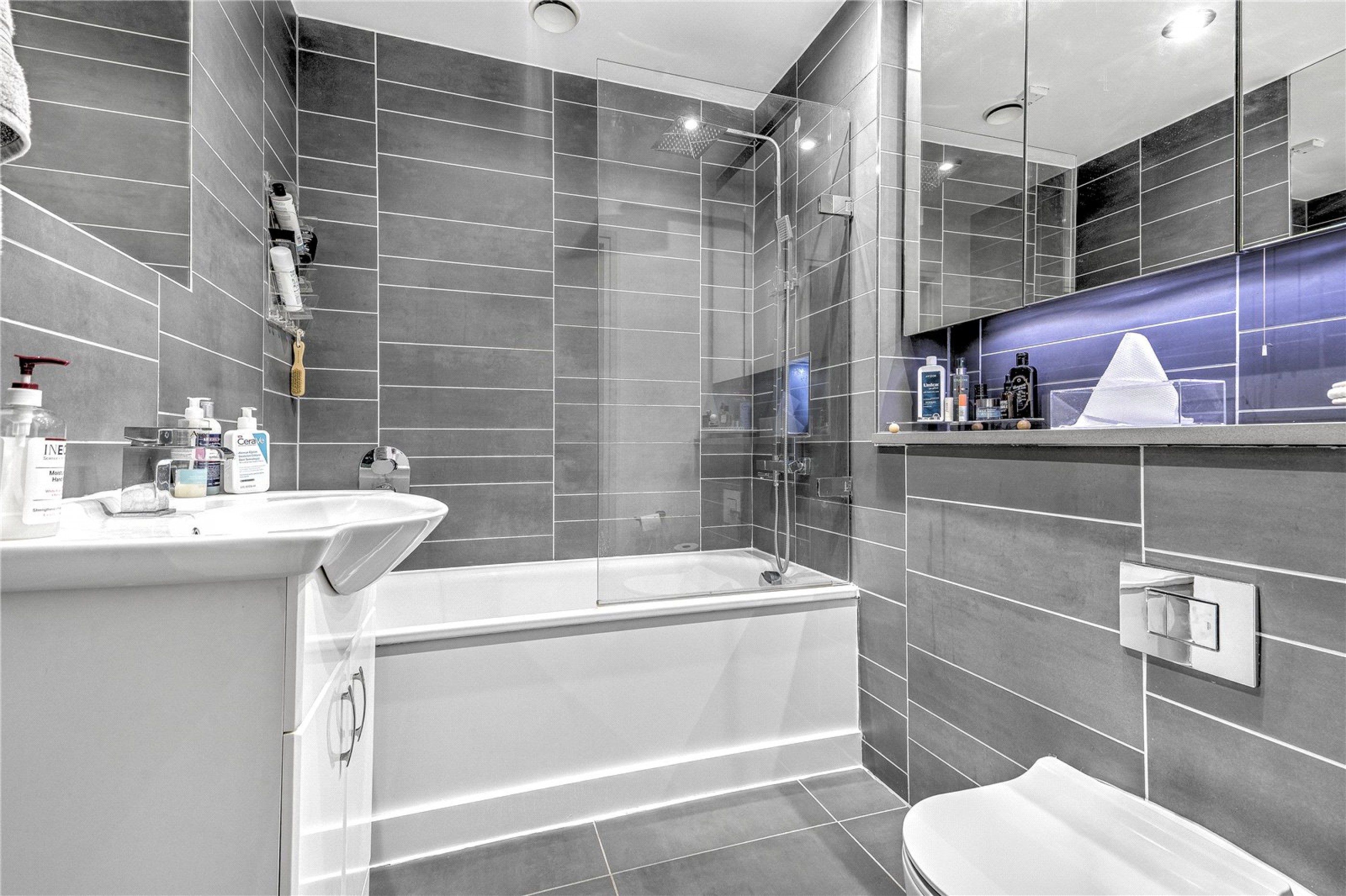 Images for London EAID:4101633374 BID:CLM