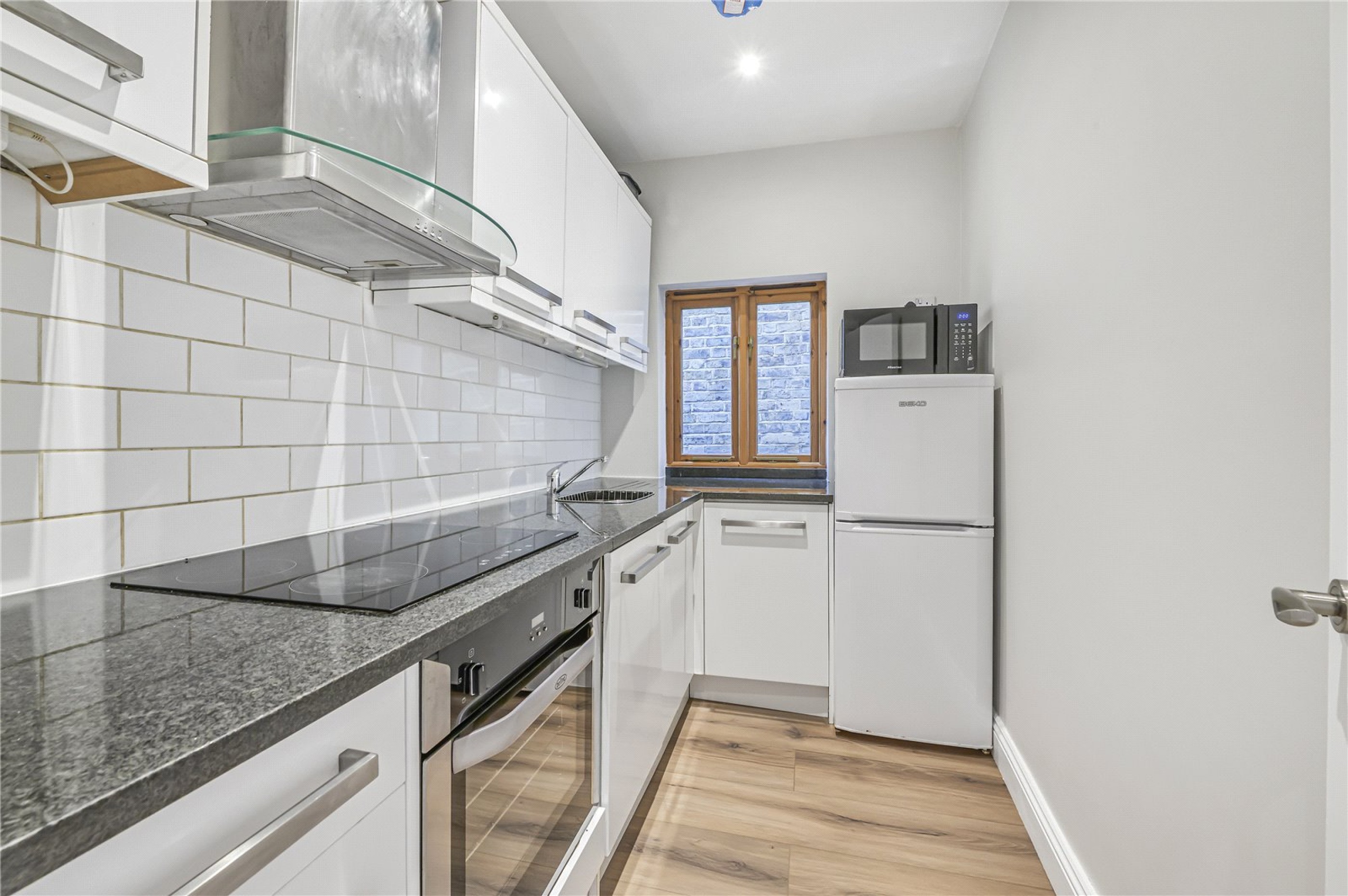 Images for London EAID:4101633374 BID:CLM