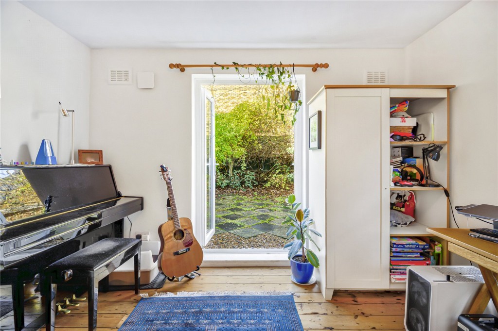 Images for London EAID:4101633374 BID:CLM