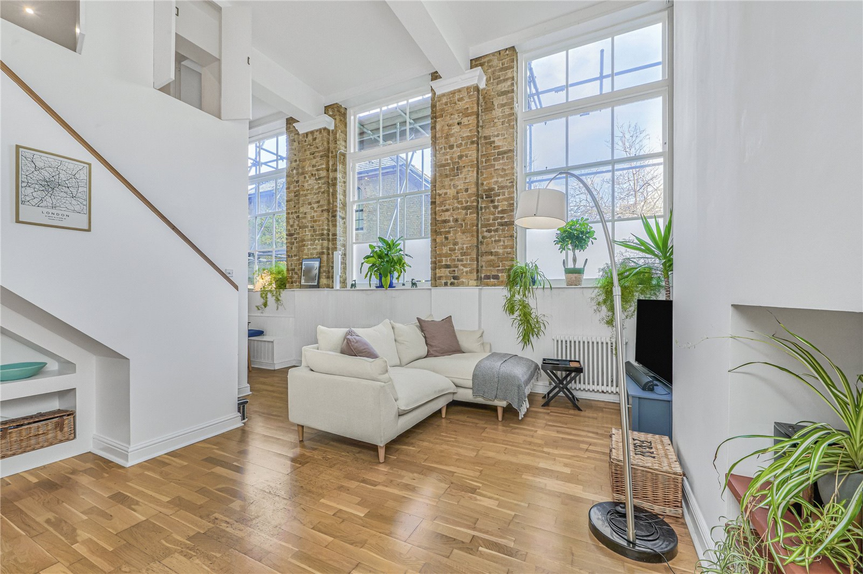 Images for London EAID:4101633374 BID:CLM