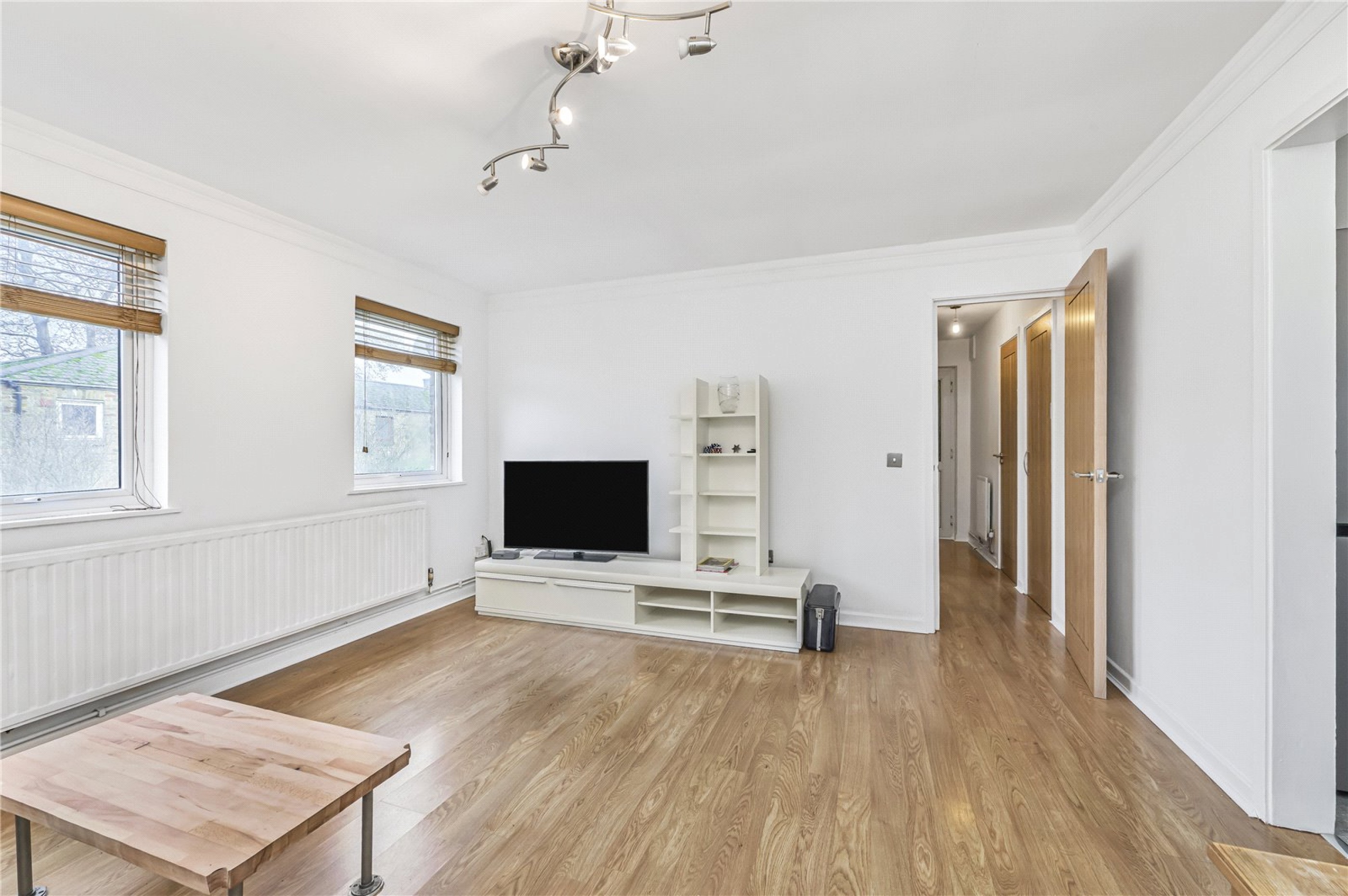 Images for London EAID:4101633374 BID:CLM