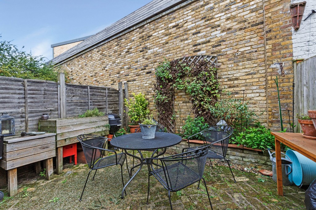 Images for Fulham EAID:4101633374 BID:FLS