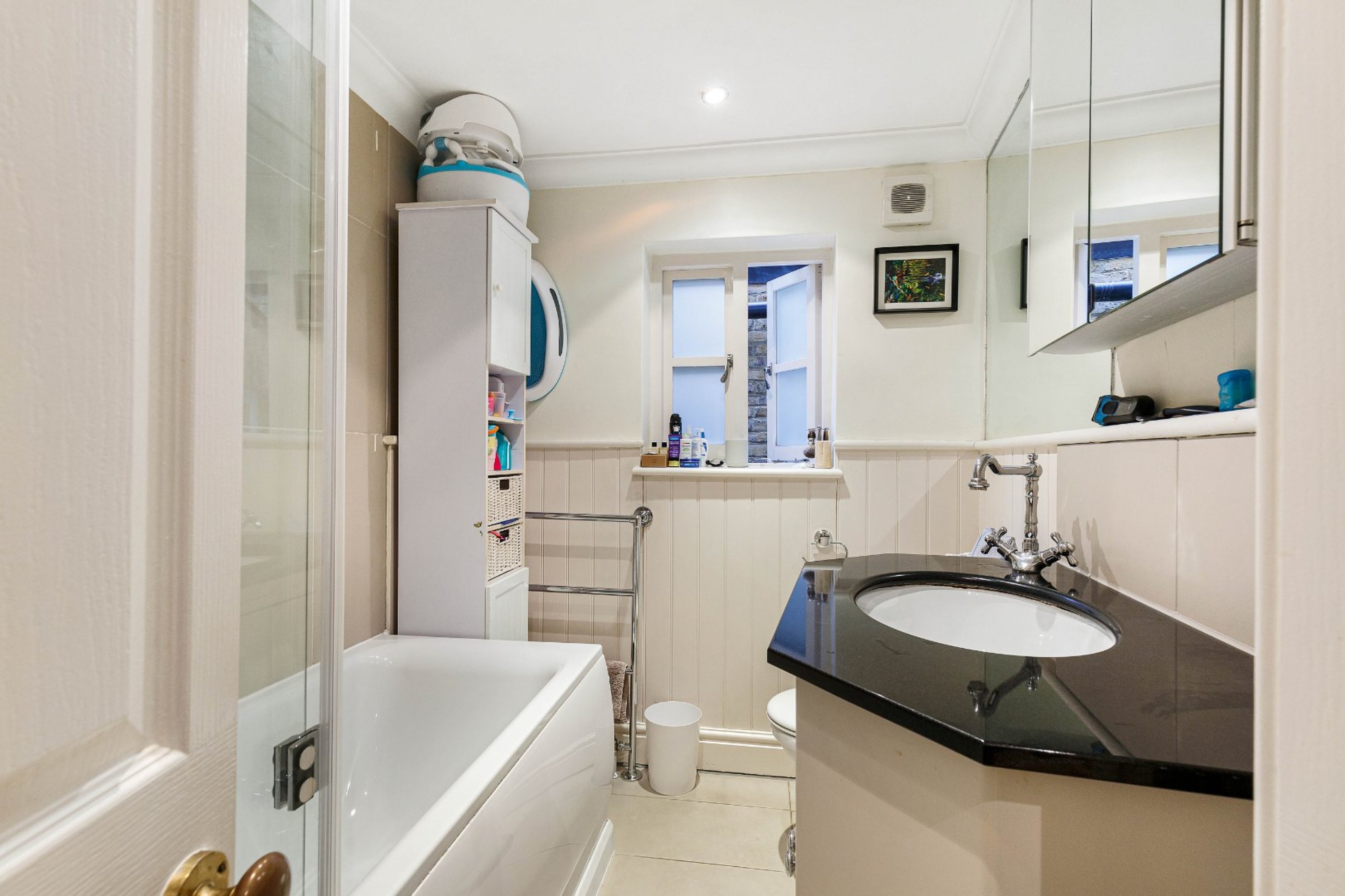 Images for Fulham EAID:4101633374 BID:FLS