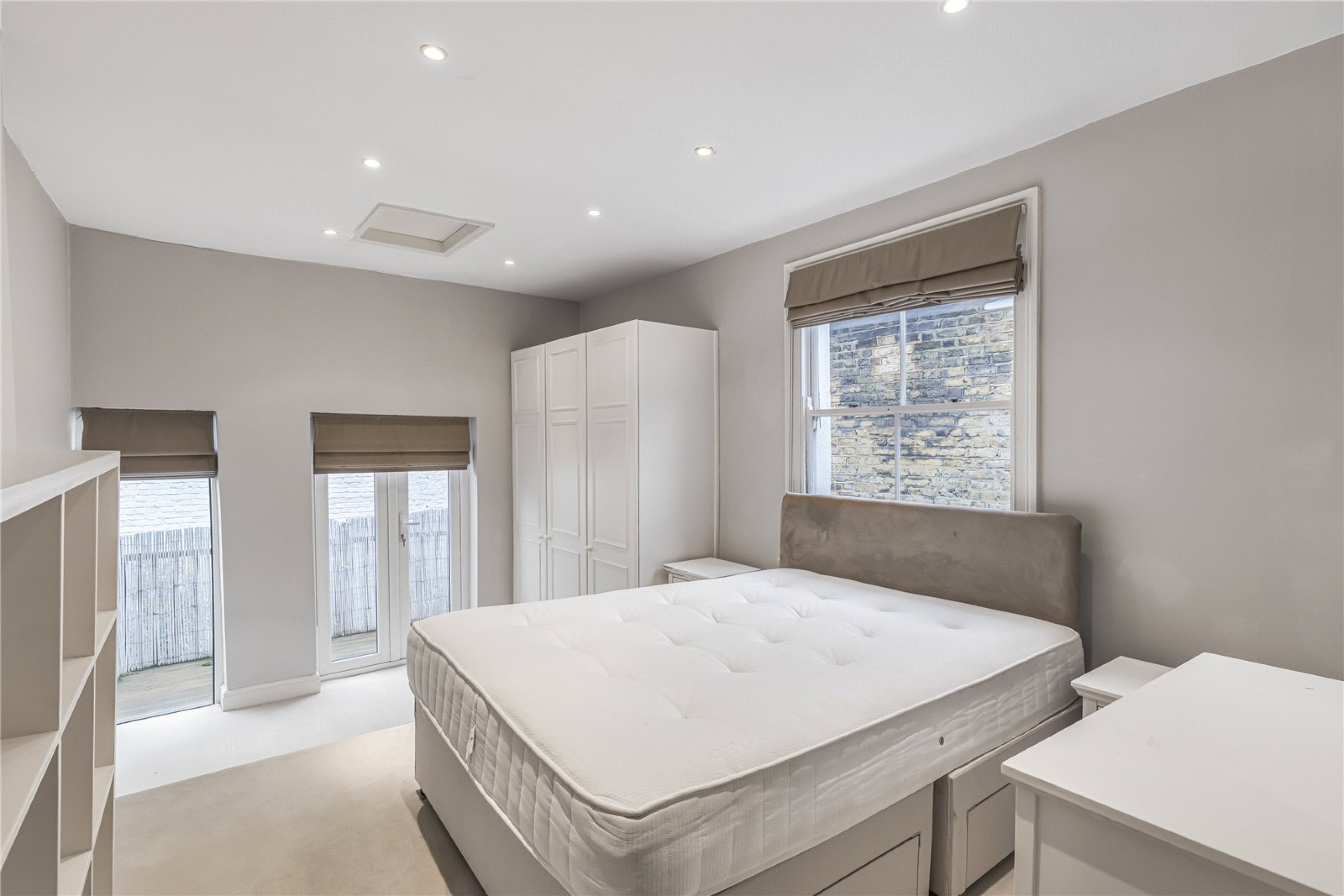 Images for Fulham EAID:4101633374 BID:FLS