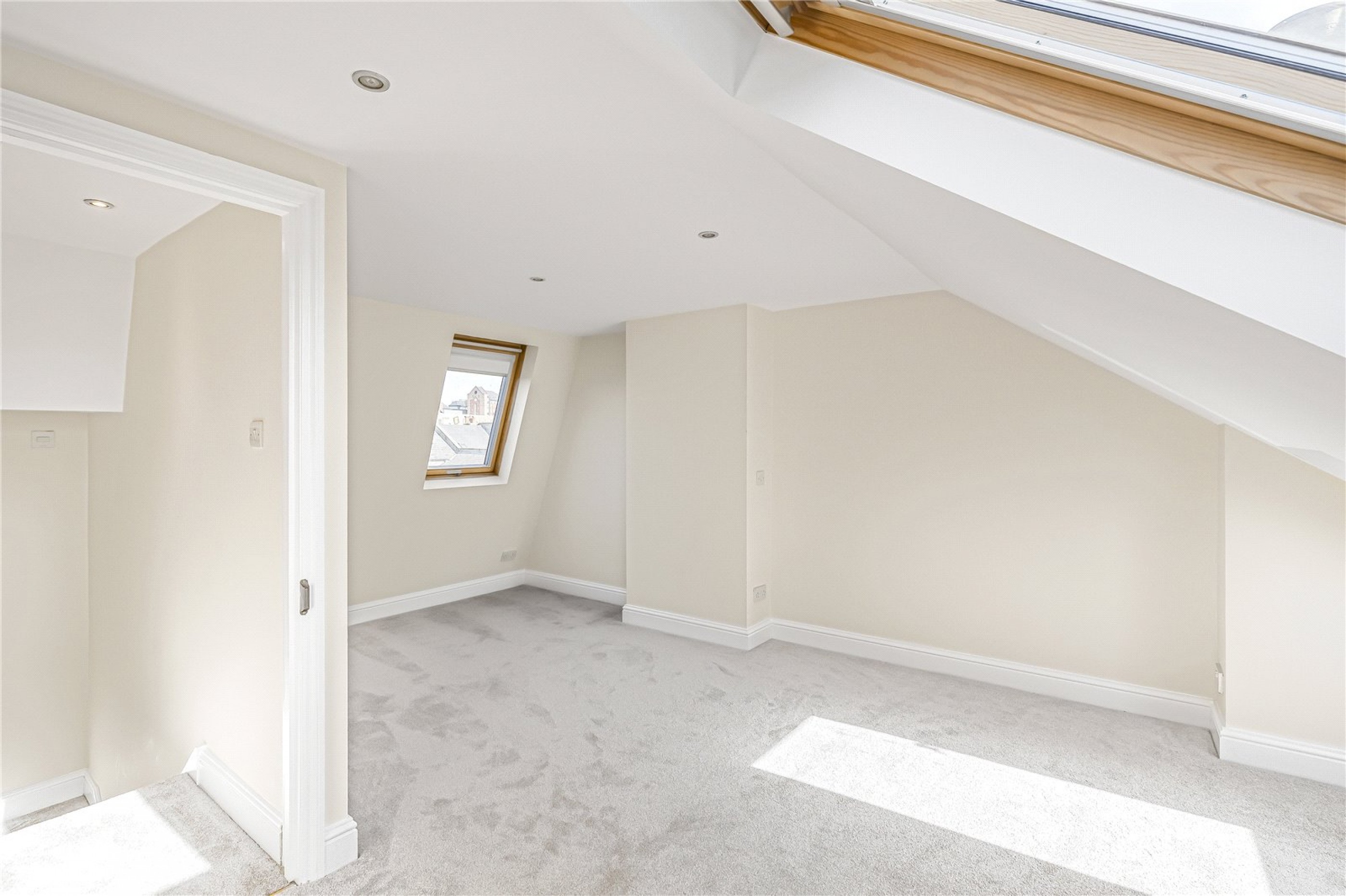 Images for Fulham EAID:4101633374 BID:FLS