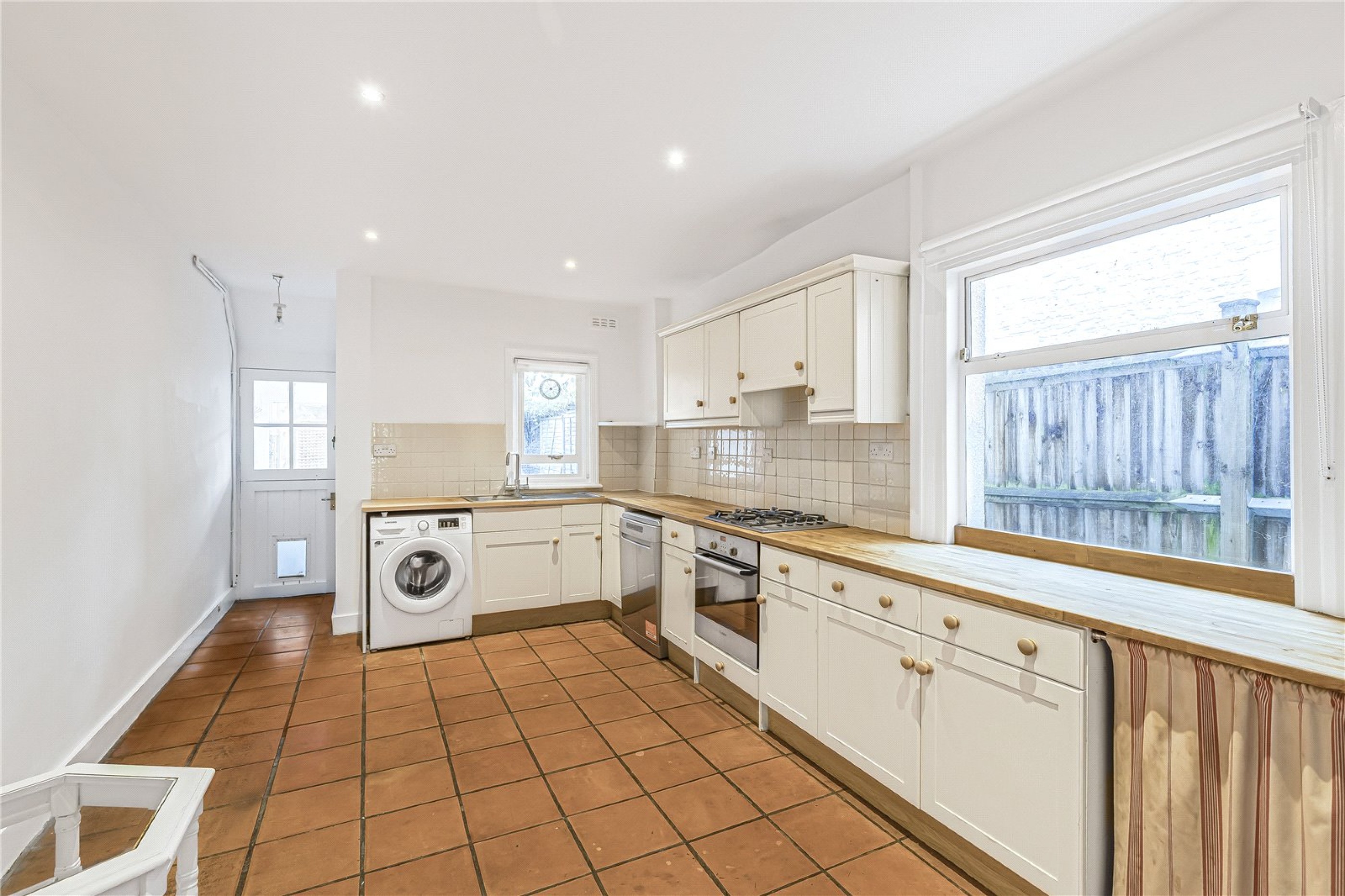 Images for Fulham EAID:4101633374 BID:FLS