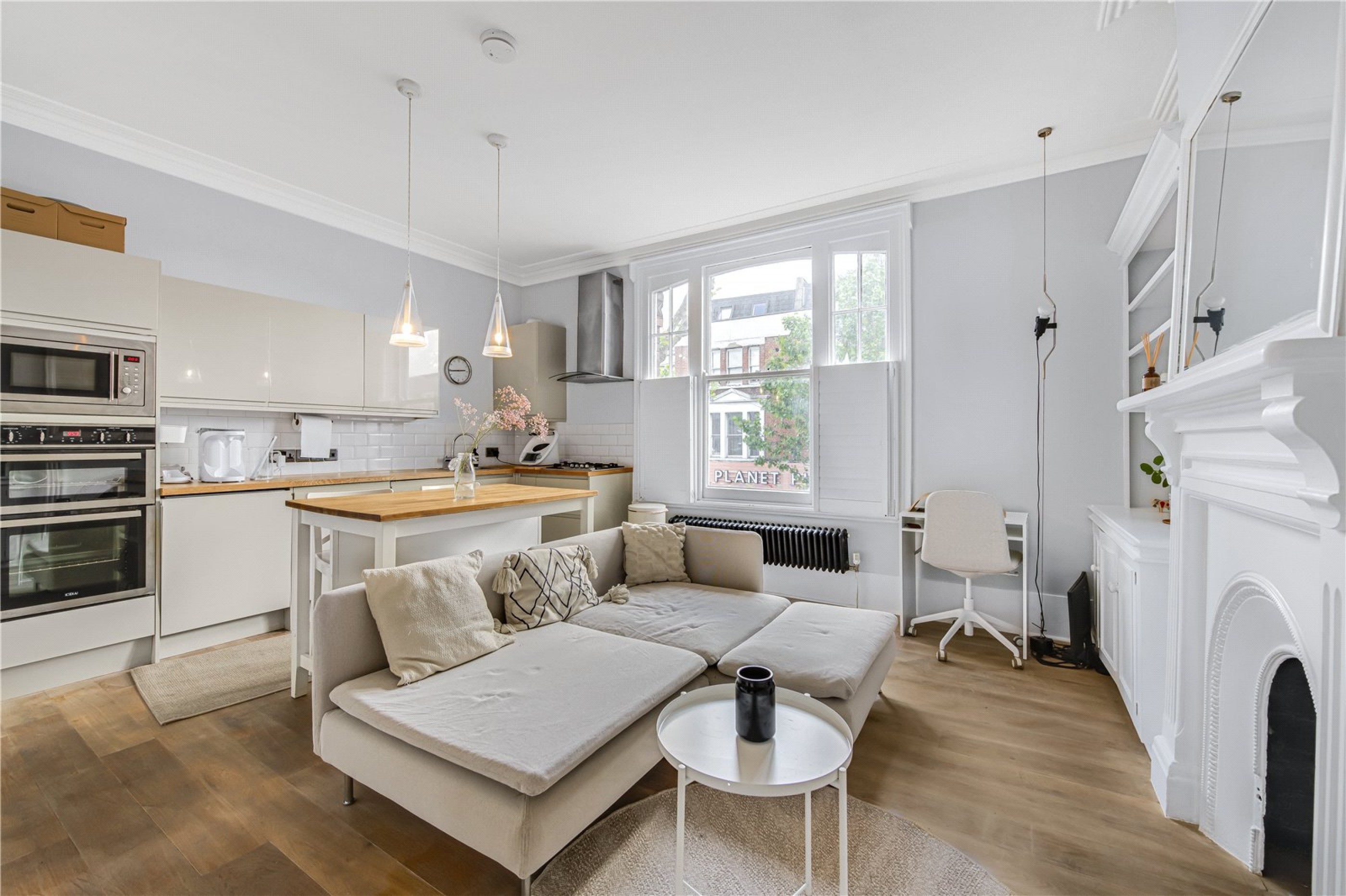 Images for Fulham EAID:2779446722 BID:FLS