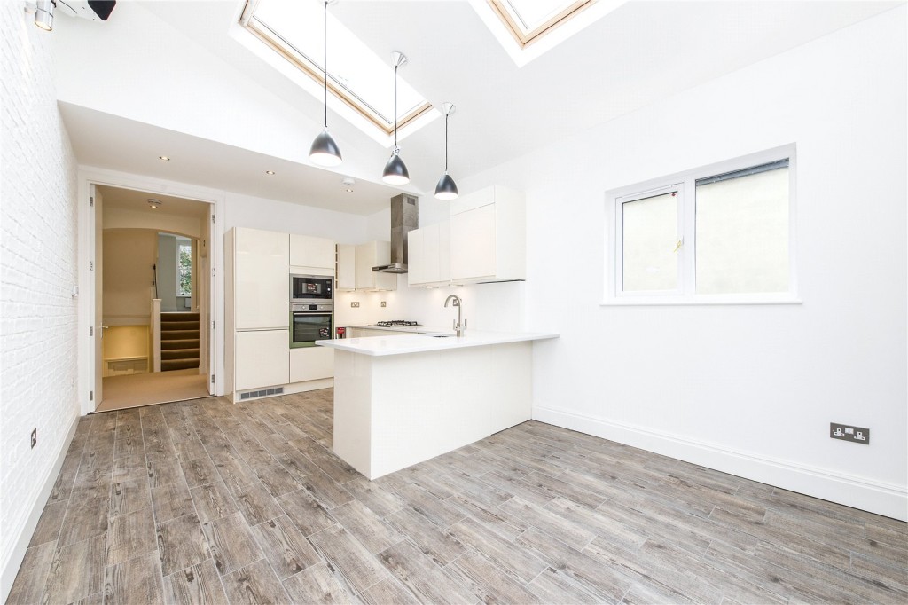 Images for Fulham EAID:163099177 BID:FLS