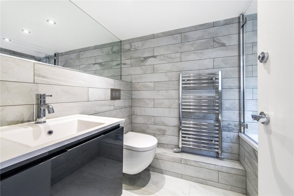 Images for Fulham EAID:4101633374 BID:FLS
