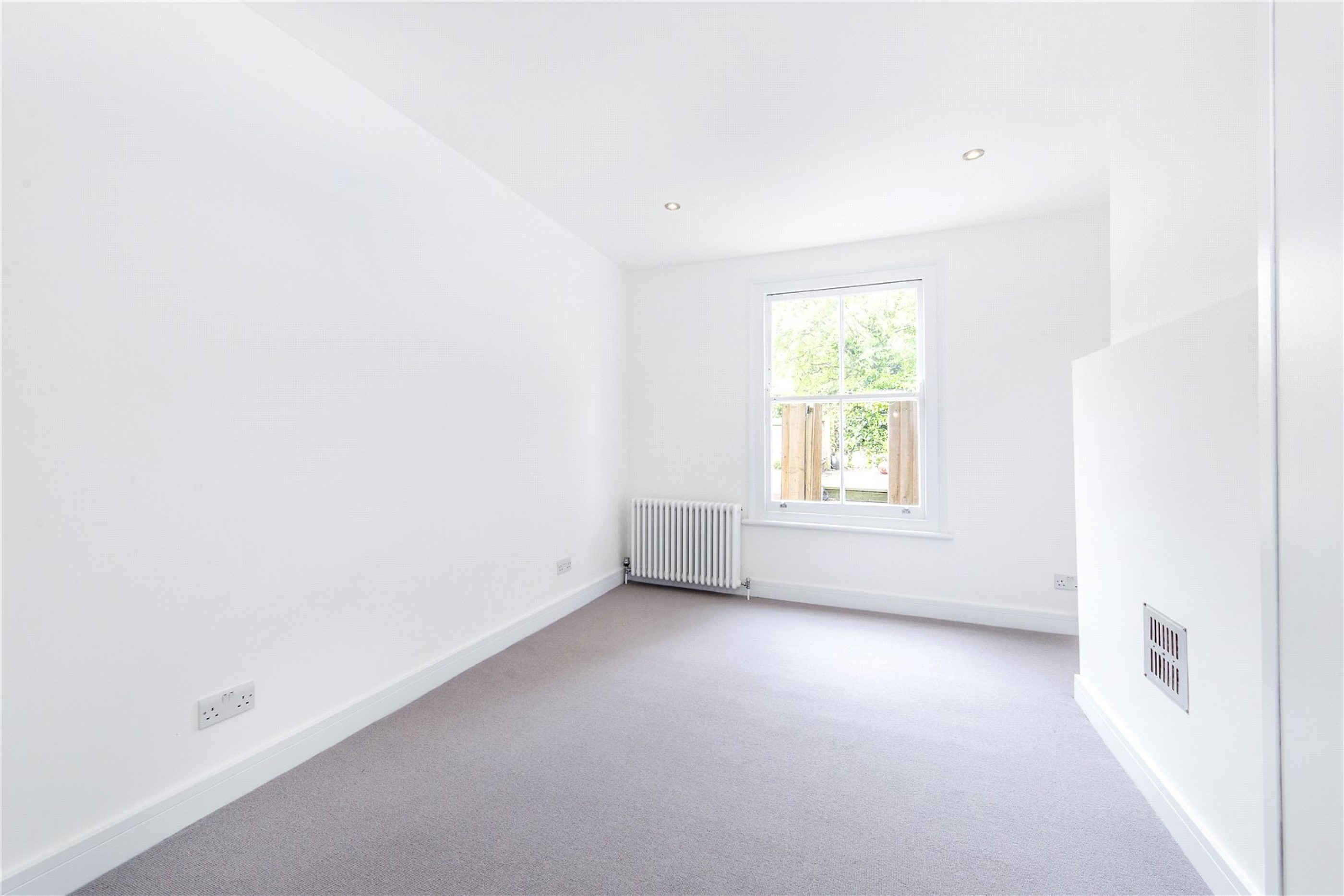 Images for Fulham EAID:4101633374 BID:FLS