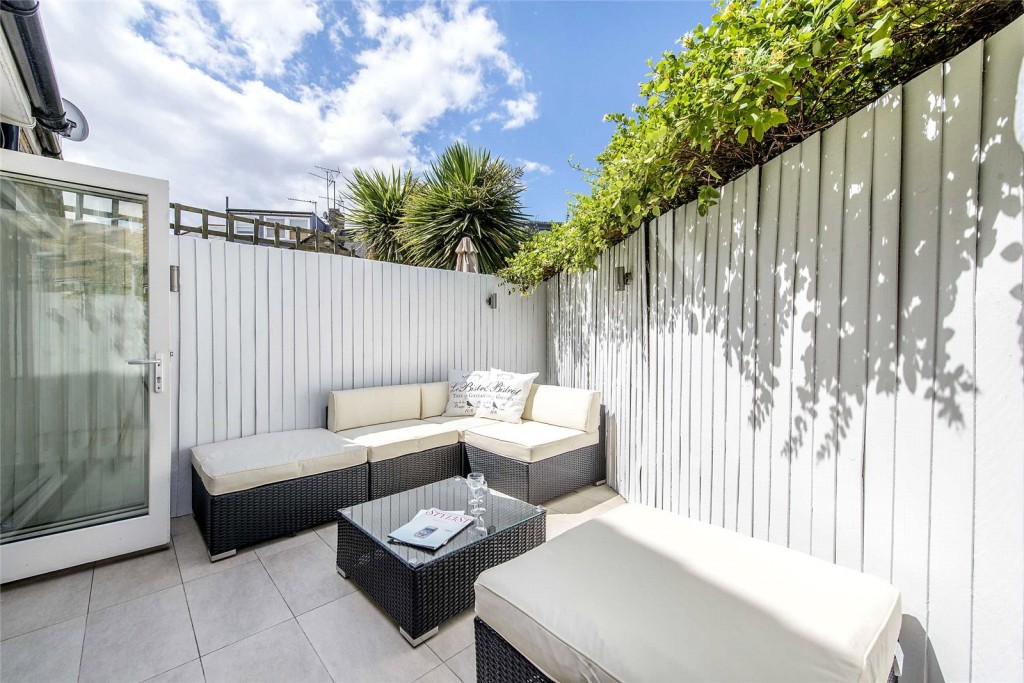 Images for Fulham EAID:163099177 BID:FLS