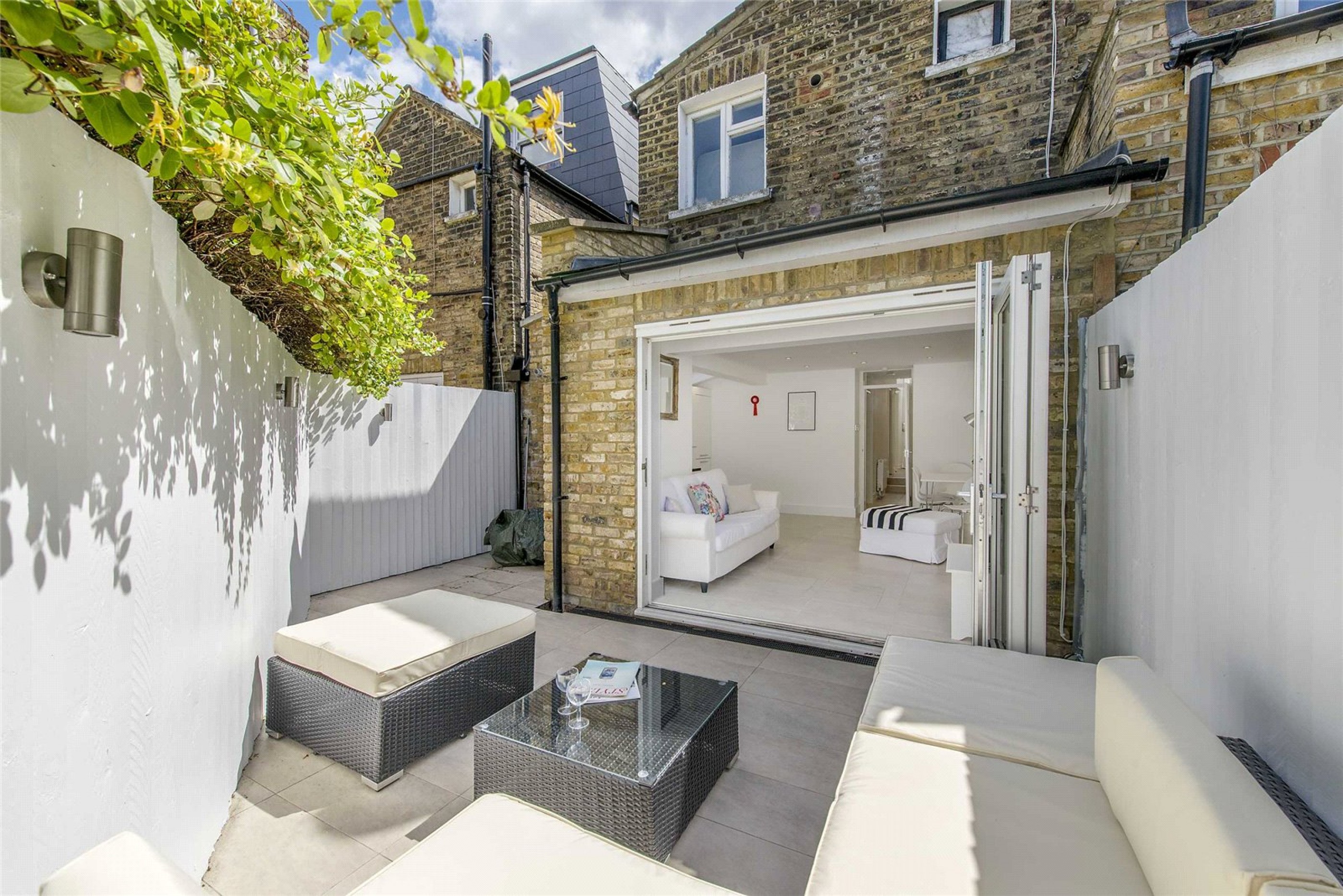 Images for Fulham EAID:163099177 BID:FLS