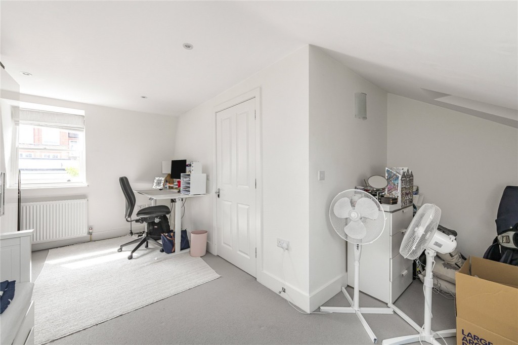 Images for Fulham EAID:163099177 BID:FLS