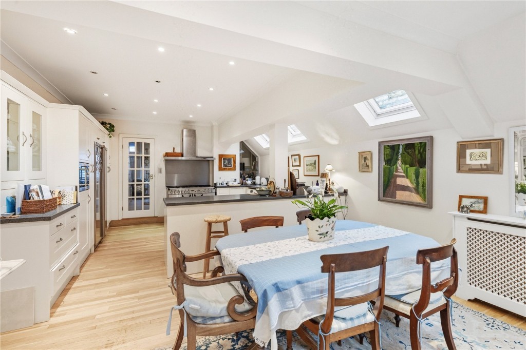 Images for Fulham EAID:4101633374 BID:FLS