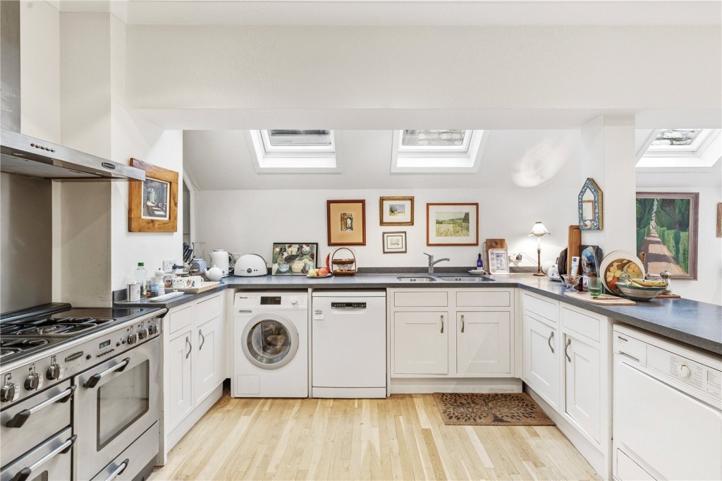 Images for Fulham EAID:4101633374 BID:FLS