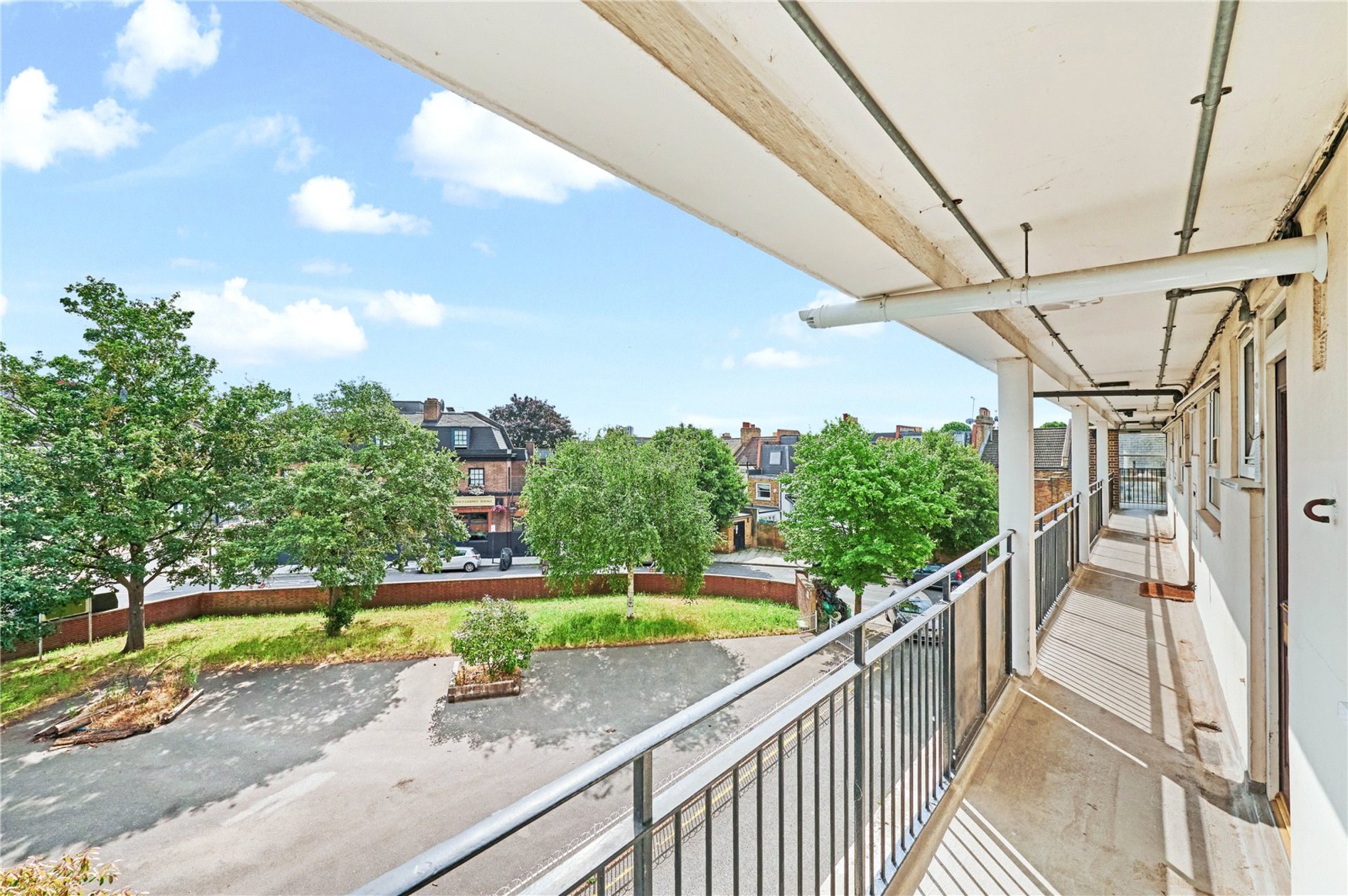 Images for Fulham EAID:4101633374 BID:FLS