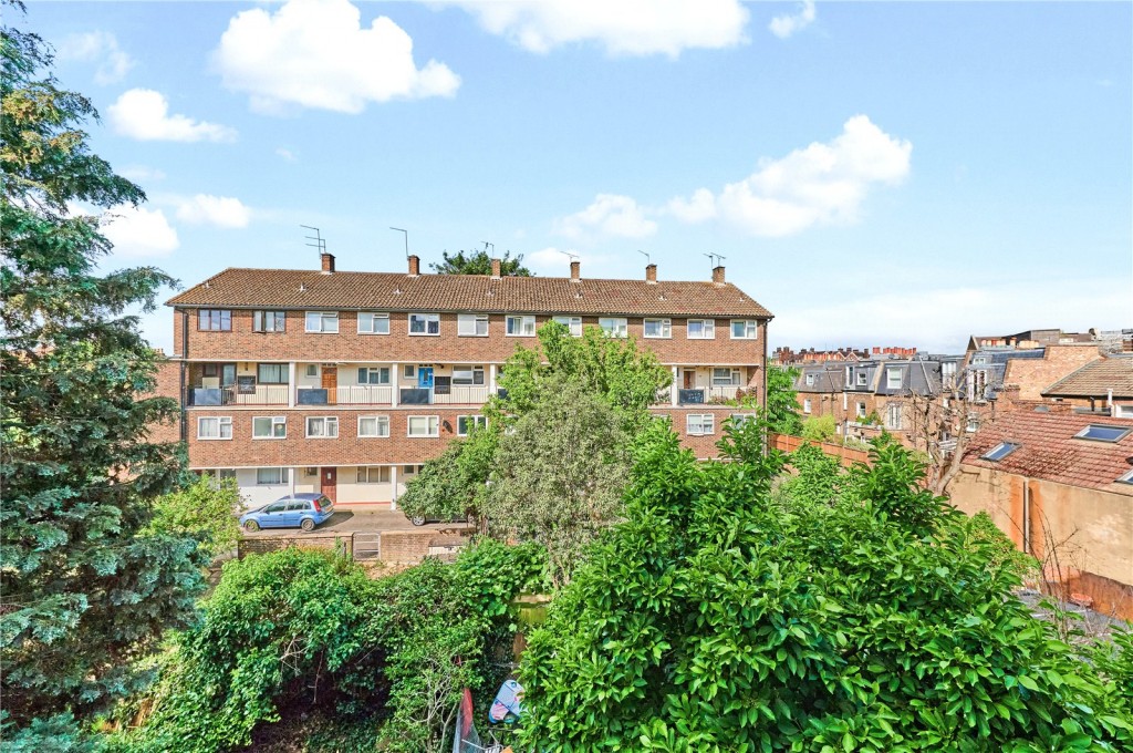 Images for Fulham EAID:4101633374 BID:FLS